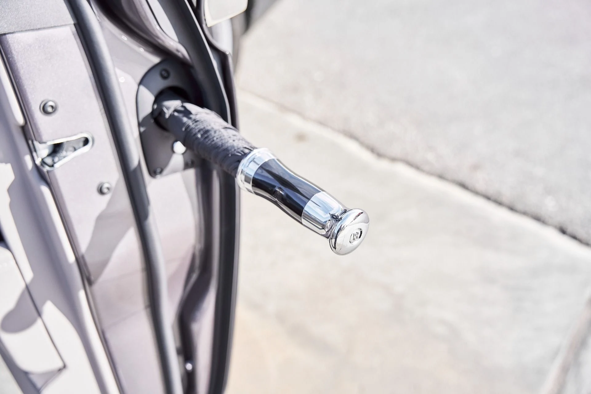 mph027_2738292442_Used_2025_Rolls_Royce_Phantom_Base_1769480903_cbc25ceb53