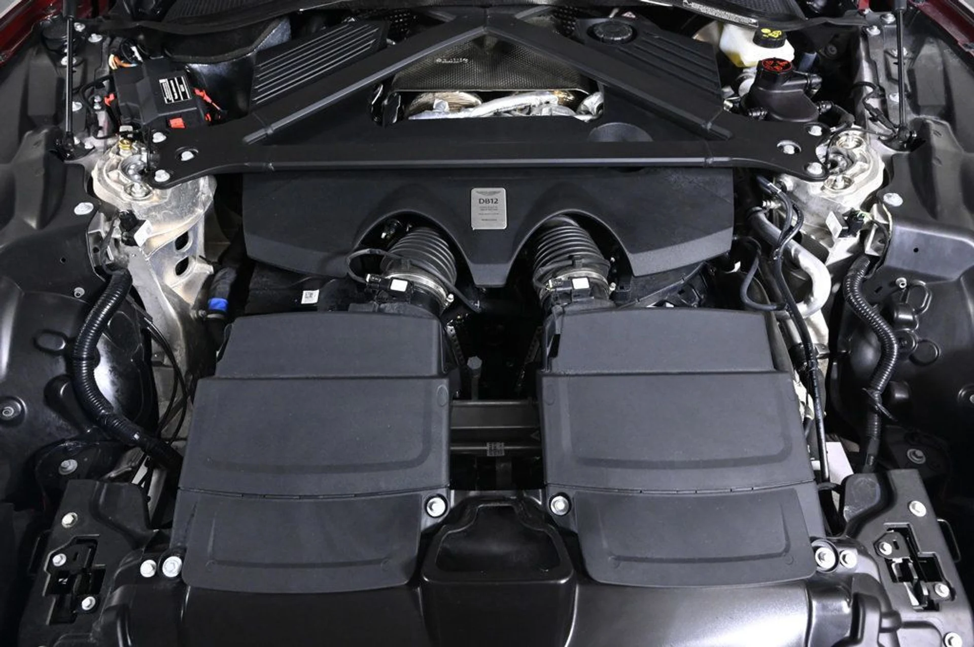 mph027_2747873227_used_2024_aston_martin_db12_coupe_11350_23000409_27_1024_c617f638d0