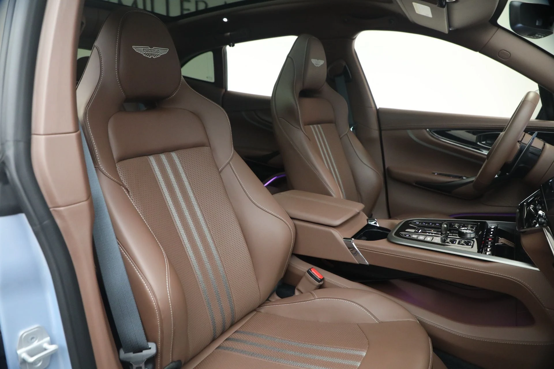 mph027_2749354918_Used_2026_Aston_Martin_DBX_707_1780931436_aecc72b26e