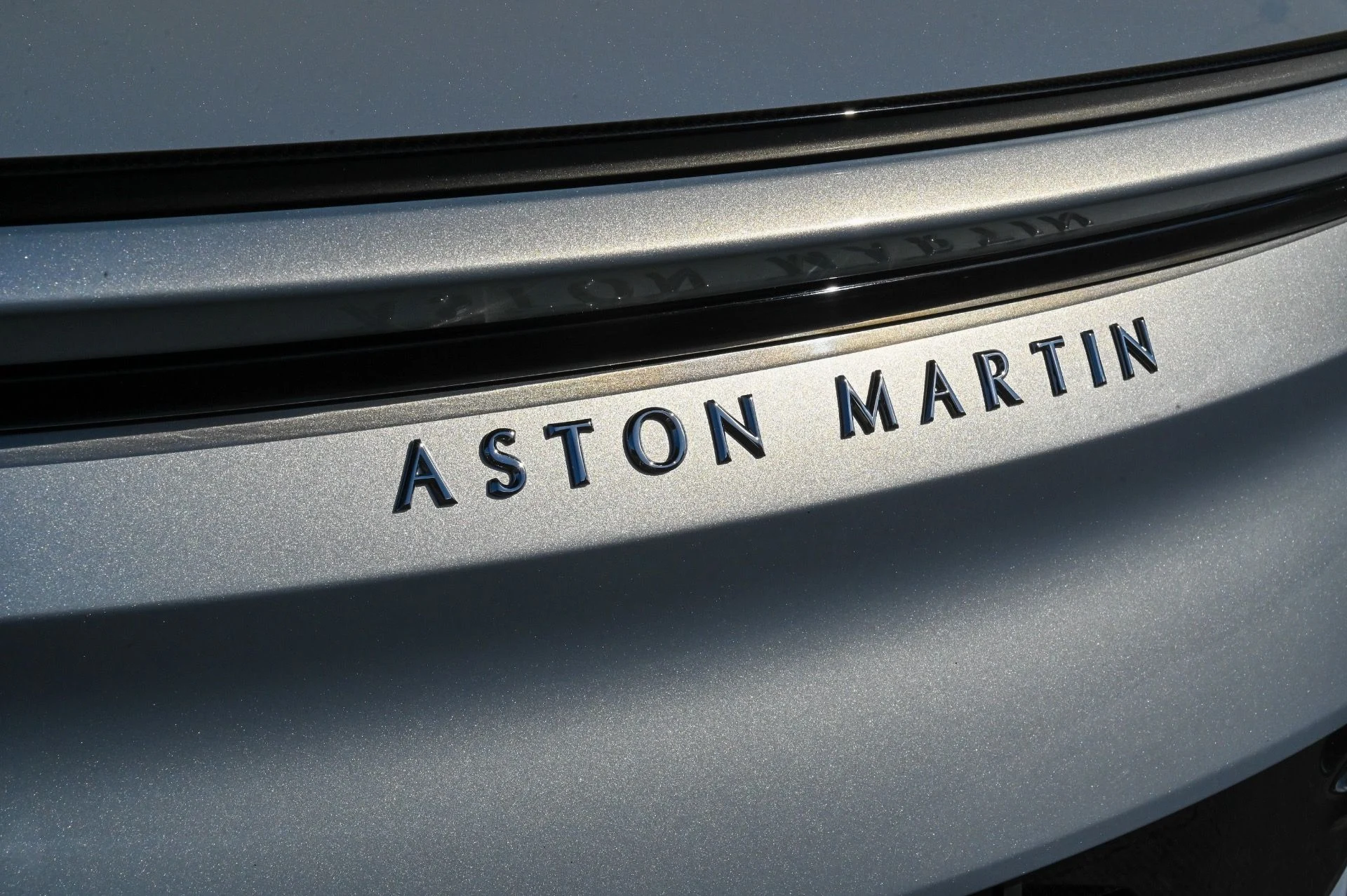 mph027_2776088104_Used_2020_Aston_Martin_DBS_Superleggera_1708981970_182346eb76
