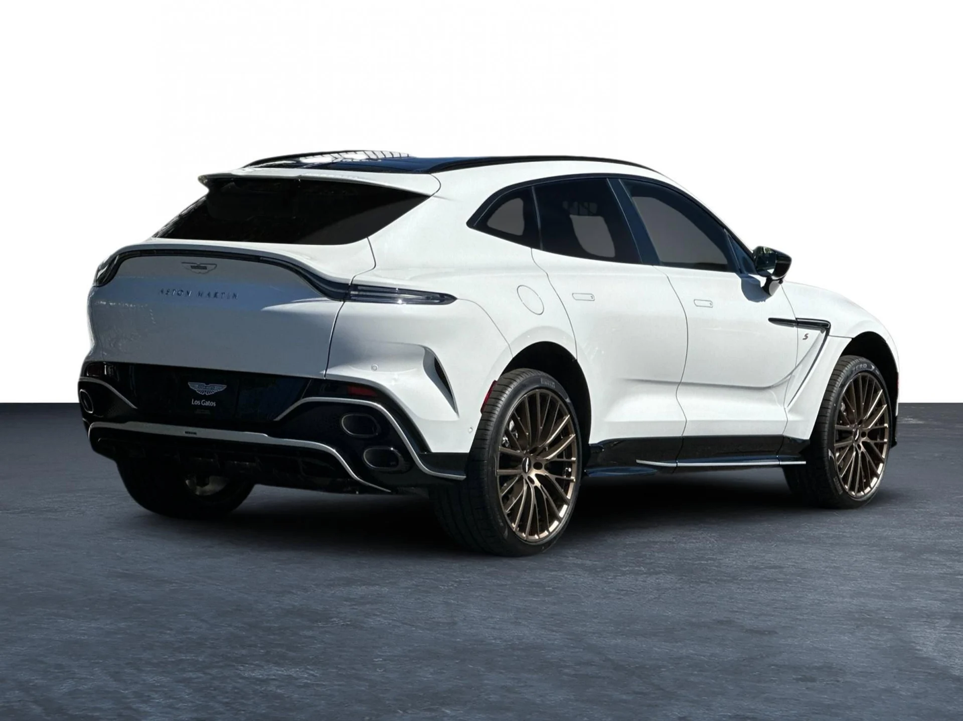 mph027_2780465872_New_2026_Aston_Martin_DBX_S_1790736477_cc2a930382