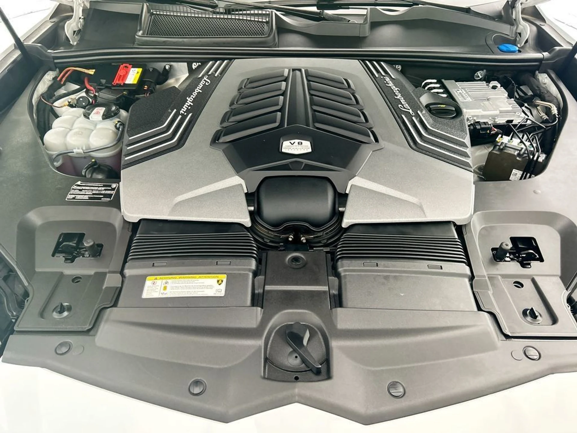 mph027_2785122735_used_2020_lamborghini_urus_awd_8119_23020577_28_1024_906d2cab5a