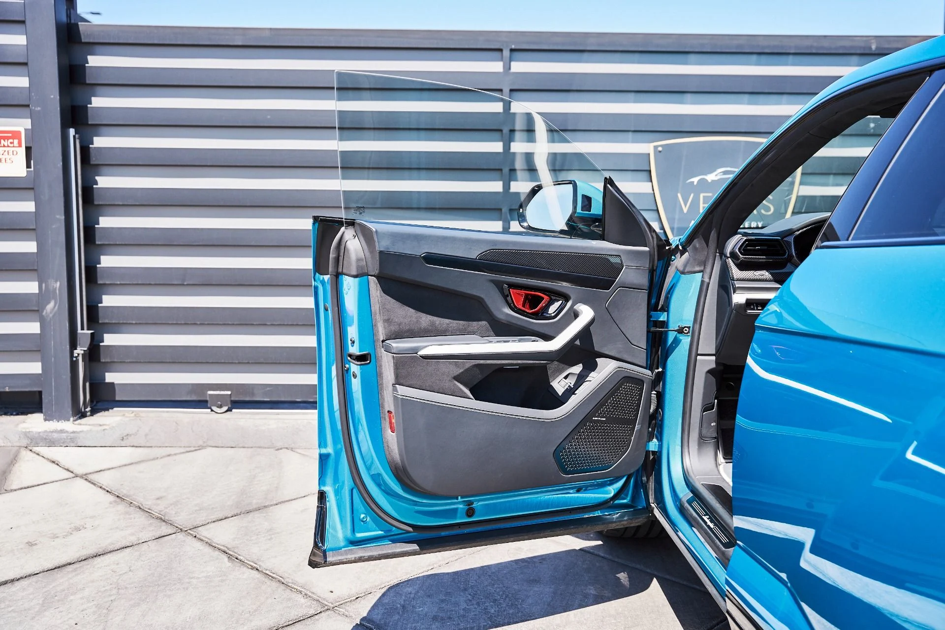 mph027_2792515693_Used_2025_Lamborghini_Urus_SE_1781314210_d9316aaf1d