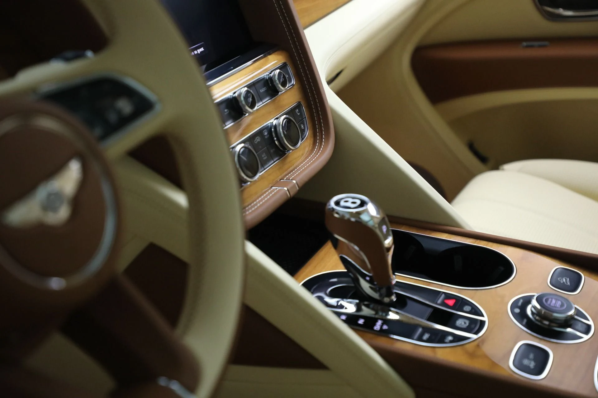 mph027_2809165164_Used_2023_Bentley_Bentayga_V8_cafe92e8d5
