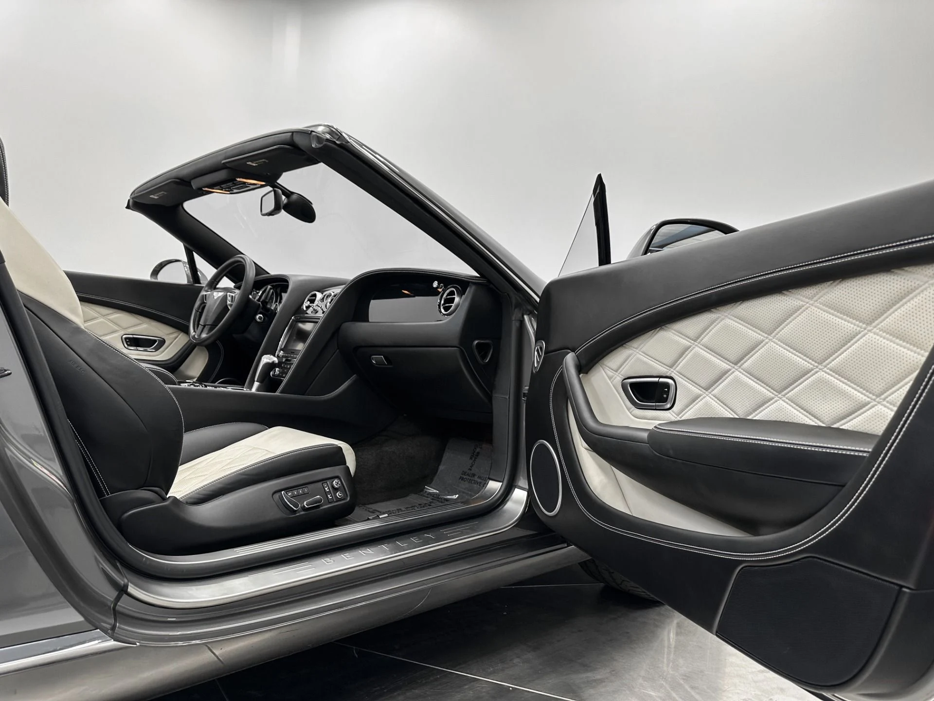 mph027_2809811825_Used_2014_Bentley_Continental_GTC_V8_Mulliner_Driving_Specification_Sports_Exhaust_Ventilated_Seats_1772218619_77fc8a63a8