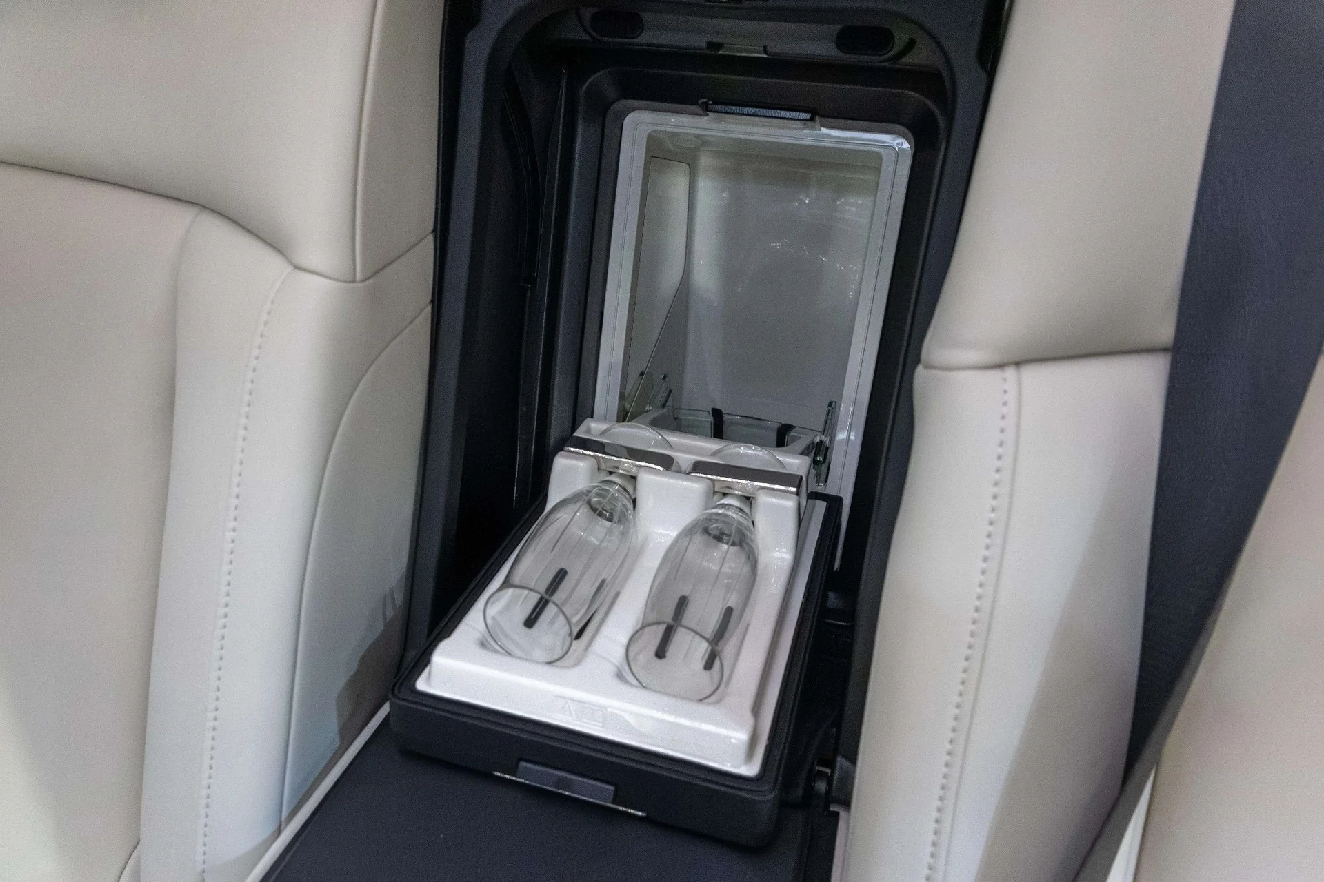 mph027_2810975257_0784f074_ff5f_4d76_b913_cf7e3f08d535_202420_Rolls_Royce20_Phantom20_Extended20_Wheelbase2028_SCATT_8_C02_RU_22331429_27_7a5427fa85