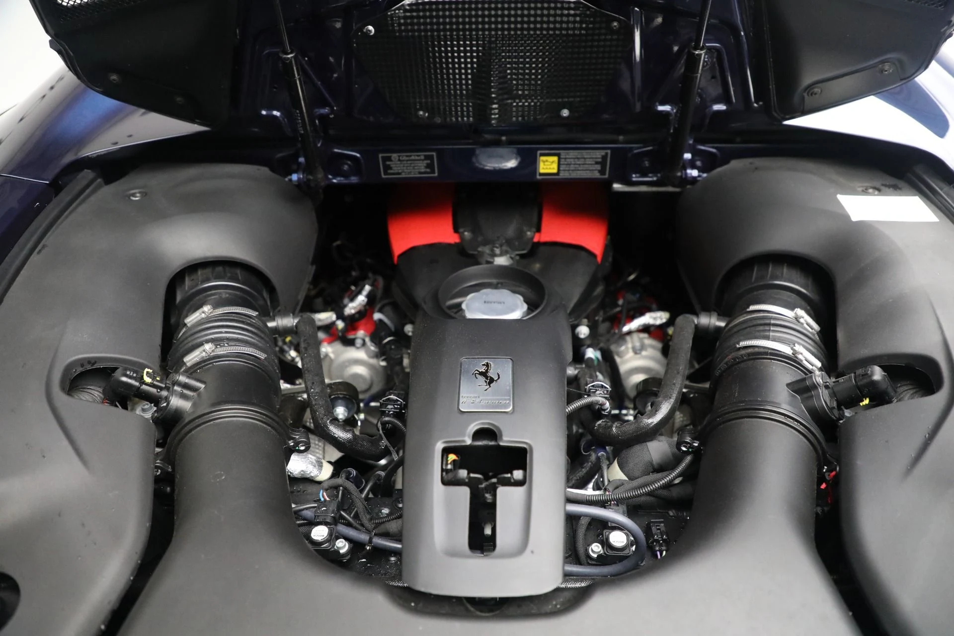 mph027_2811109001_Used_2022_Ferrari_F8_Spider_22a575796f