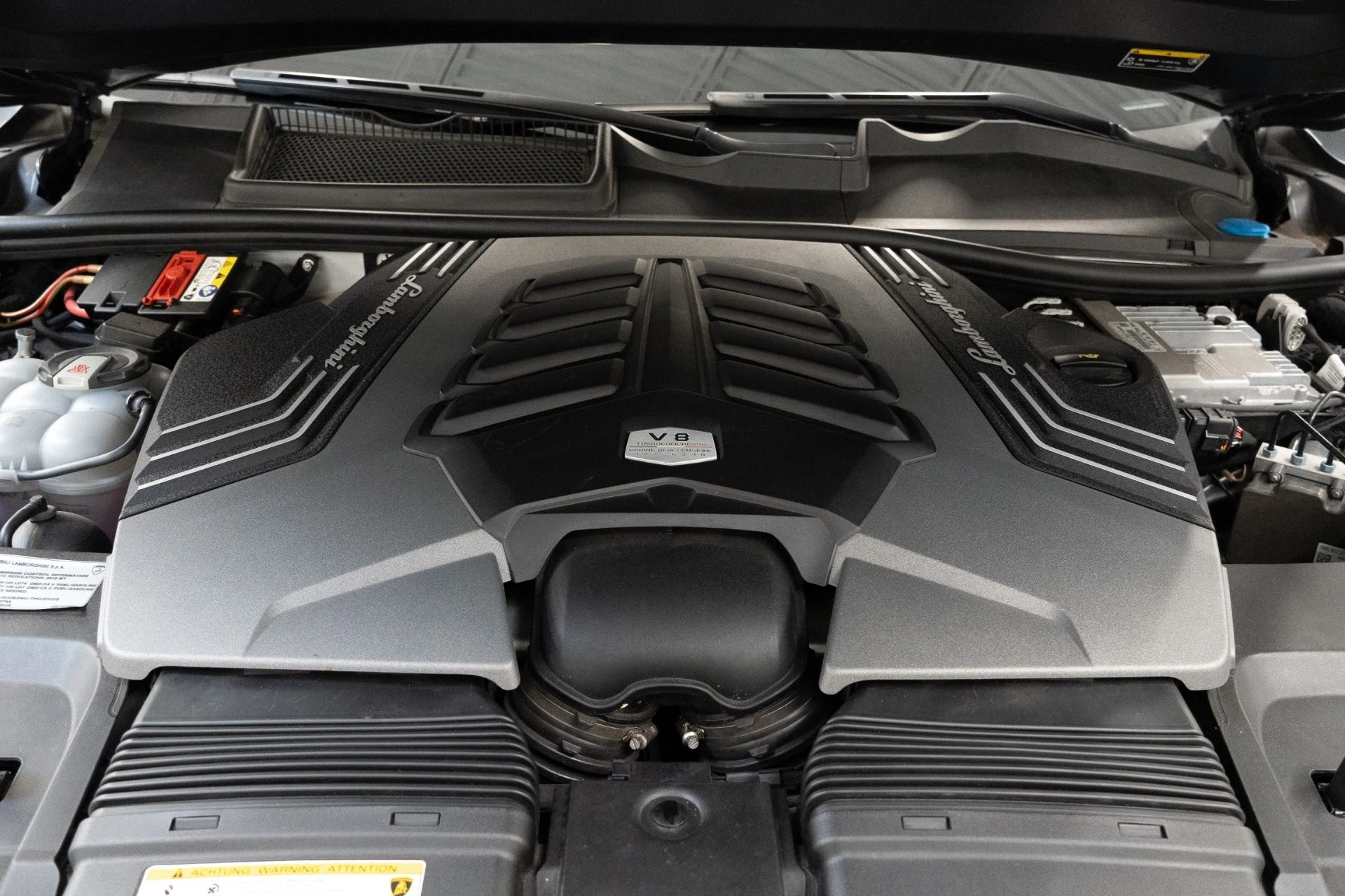 mph027_2818924984_Used_2019_Lamborghini_Urus_1770318658_9d7e650fa0