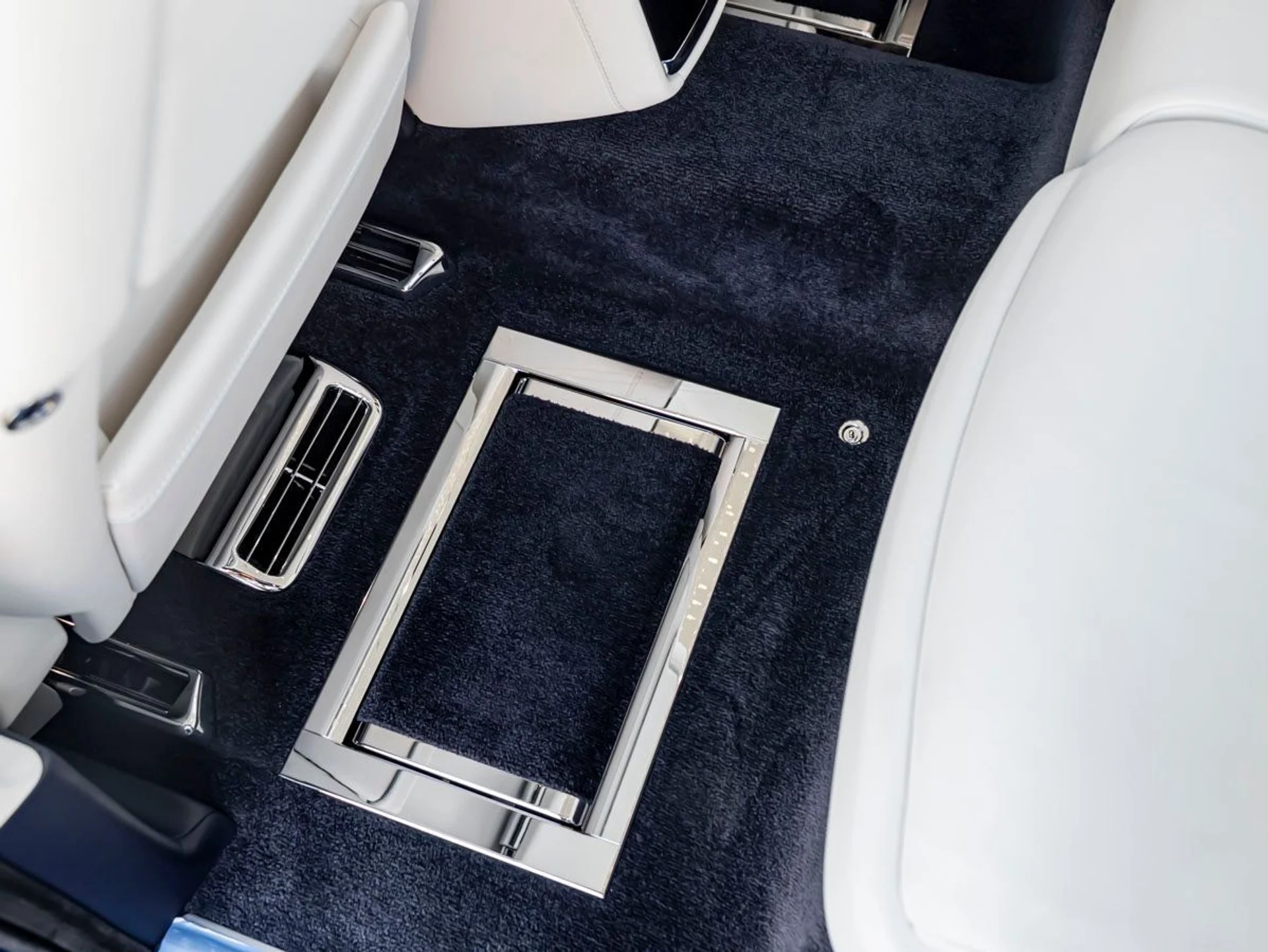 mph027_2825422607_28_9ff69d2fc5