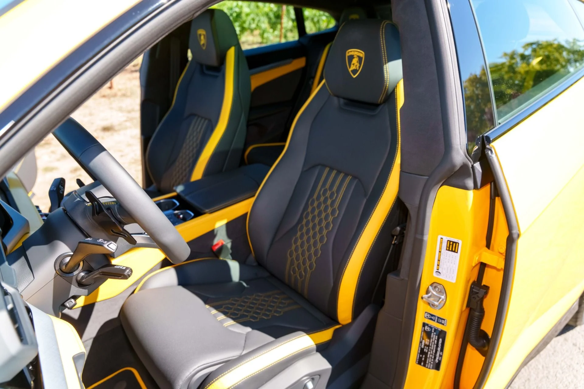 mph027_282739457_Used_2025_Lamborghini_Urus_SE_1759793236_99c11585ae