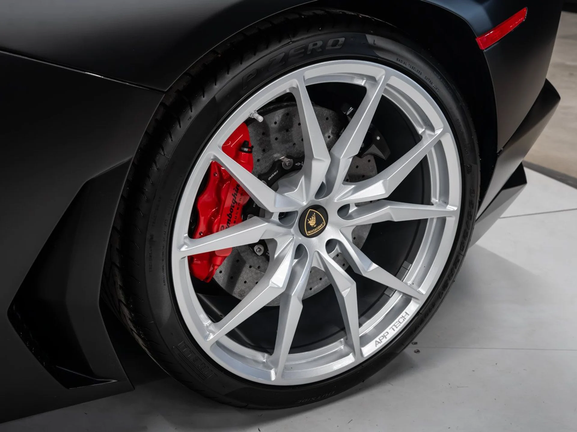 mph027_2834431638_lamborghini_aventador_2017_210937361c