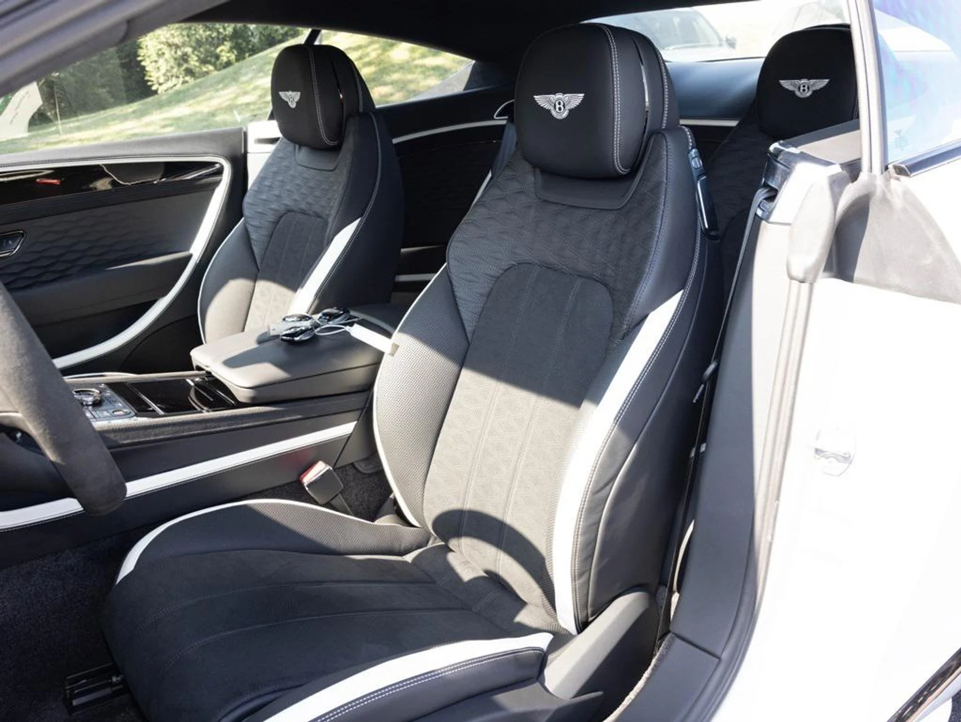 mph027_2836778525_444557827_689721f27845ae44b1fbf27c_28590108ae