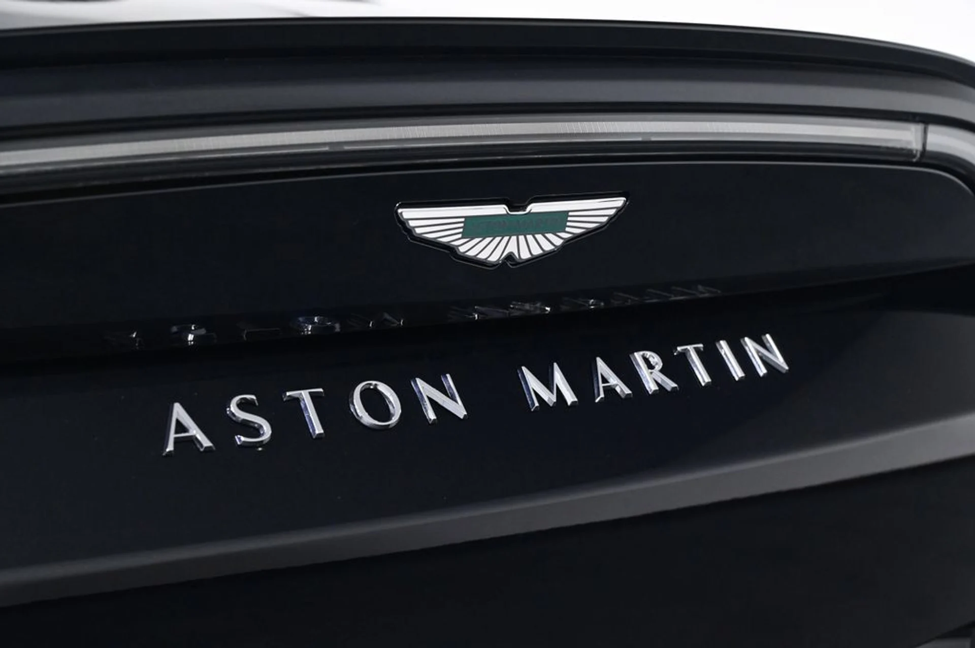 mph027_2848530969_new_2026_aston_martin_vantage_sroadster_11350_23021666_28_1024_2277380365