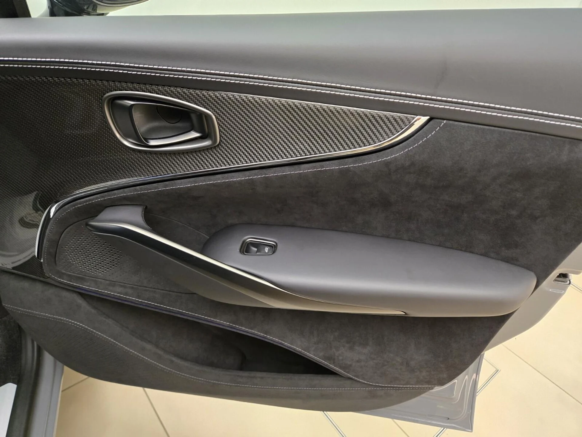 mph027_2849796533_New_2026_Aston_Martin_DBX_S_1776143670_290a5d0696