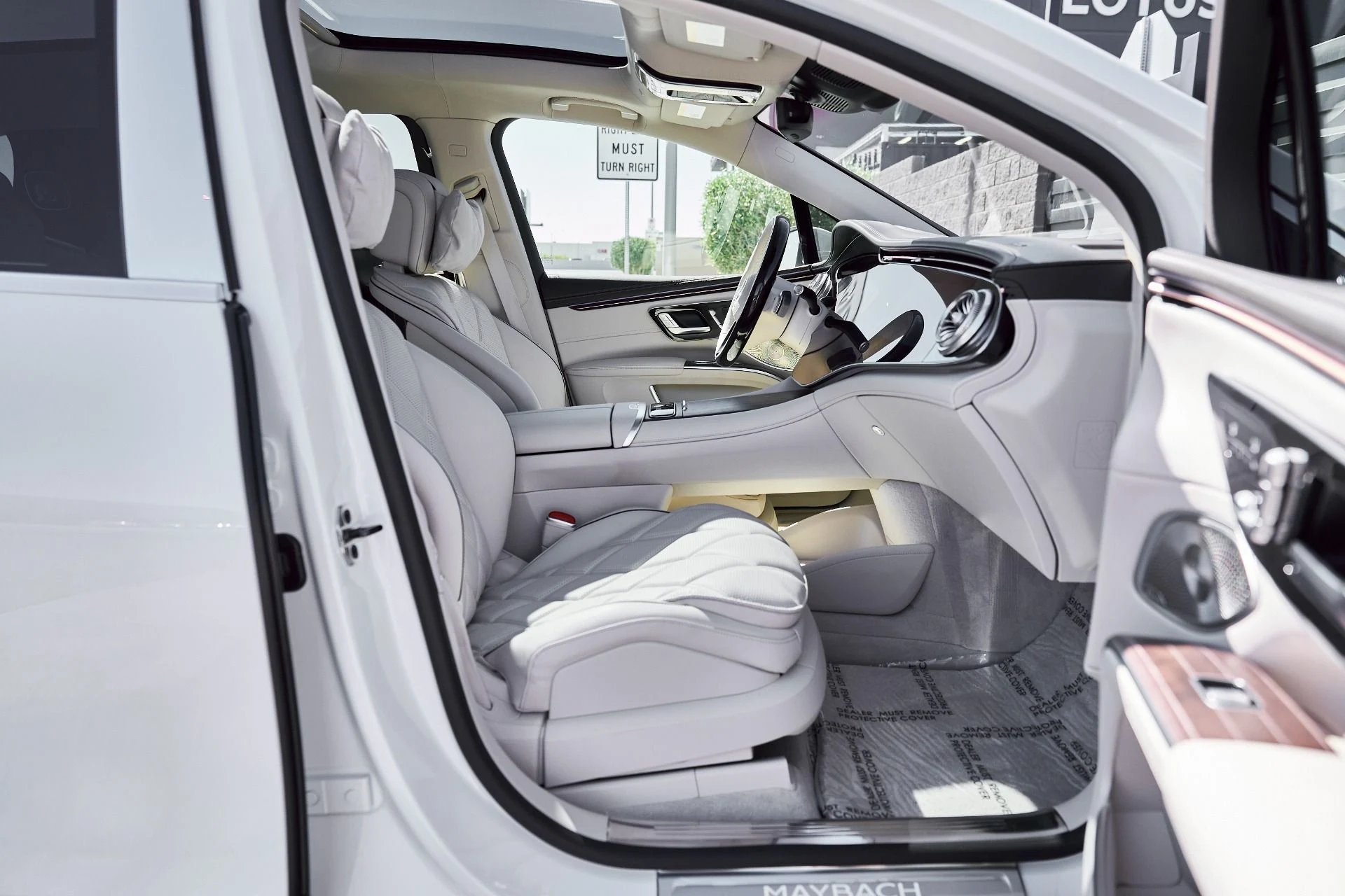 mph027_2863176632_Used_2025_Mercedes_Benz_EQS_Maybach_EQS_680_1773365787_498a6243b4