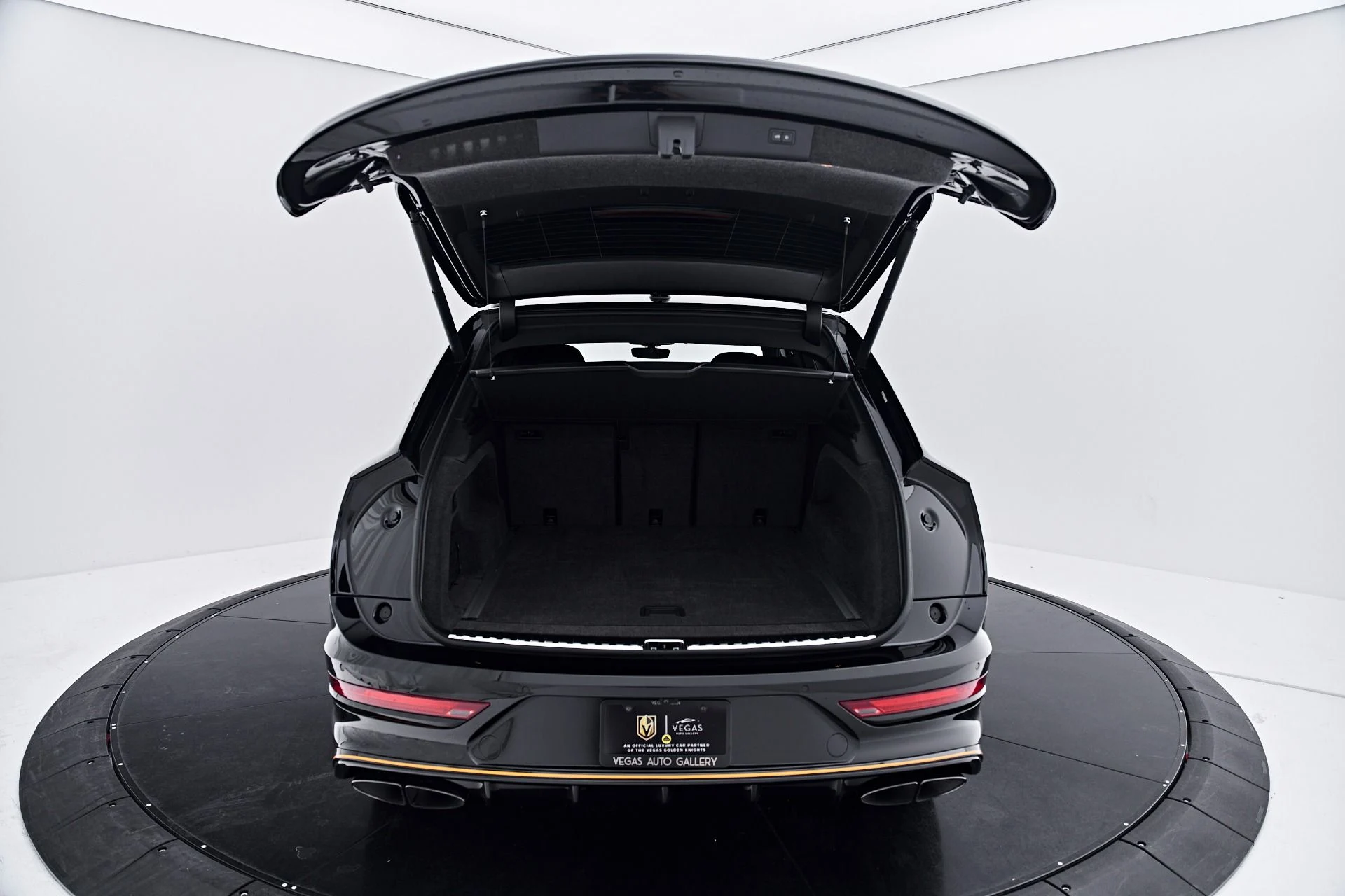 mph027_2867519603_Used_2025_Bentley_Bentayga_S_Black_Edition_1790644367_768bfcc267