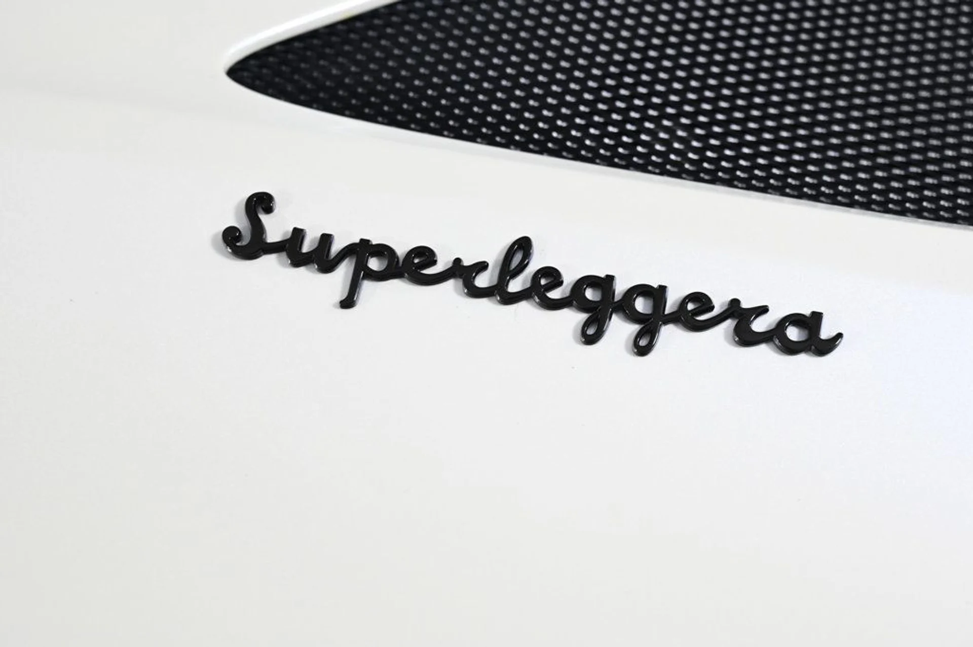 mph027_2867884429_used_2021_aston_martin_dbs_superleggera_11350_22941074_27_1024_a10641223d