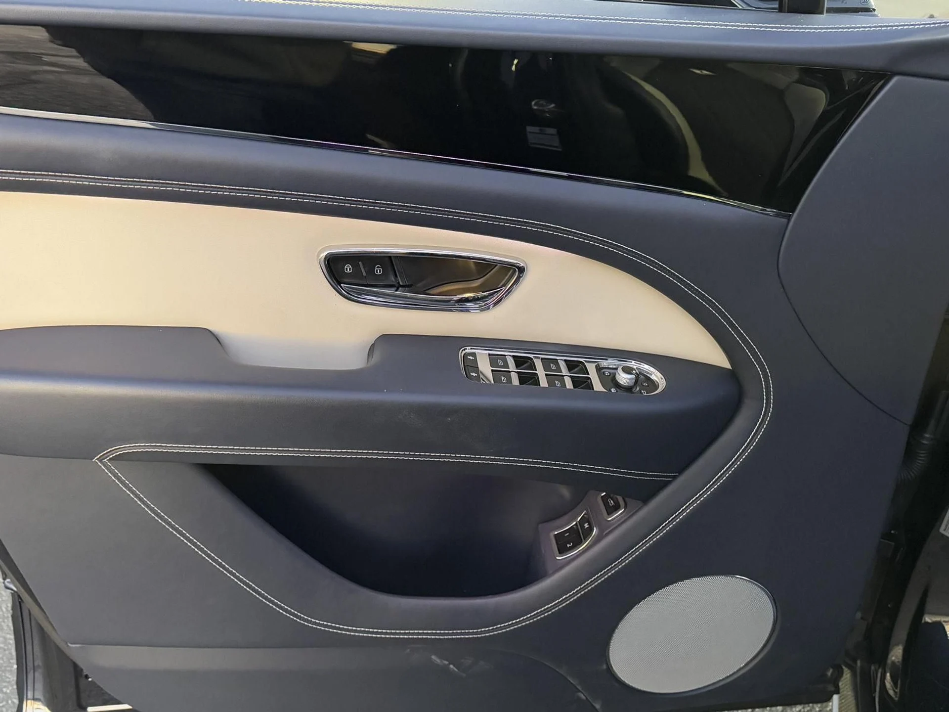 mph027_2885451574_ead76f4f94046ec45804b1961f64775b_5e1907d333