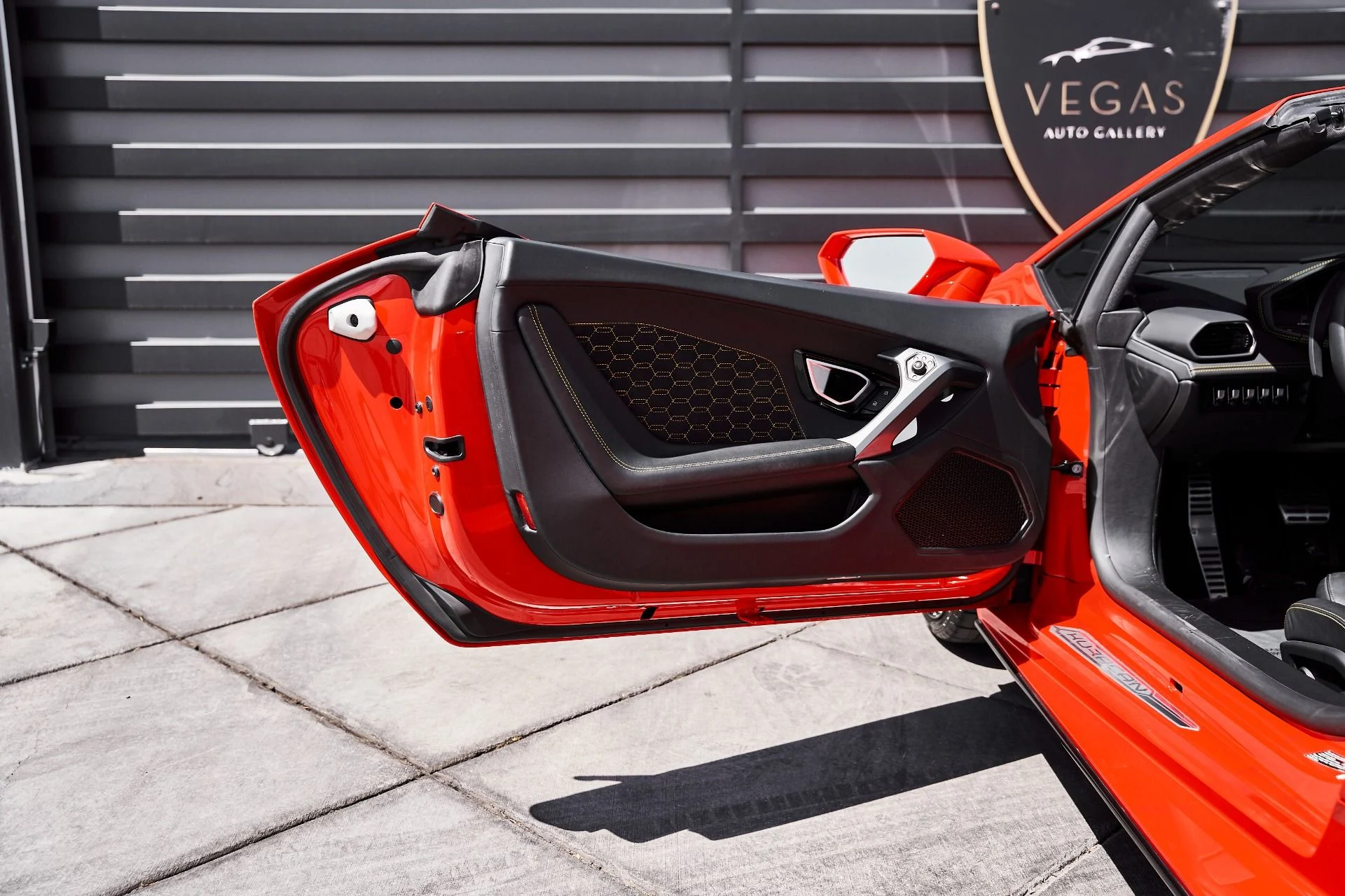 mph027_2887076817_Used_2023_Lamborghini_Huracan_EVO_Base_1776733411_9d600a048c