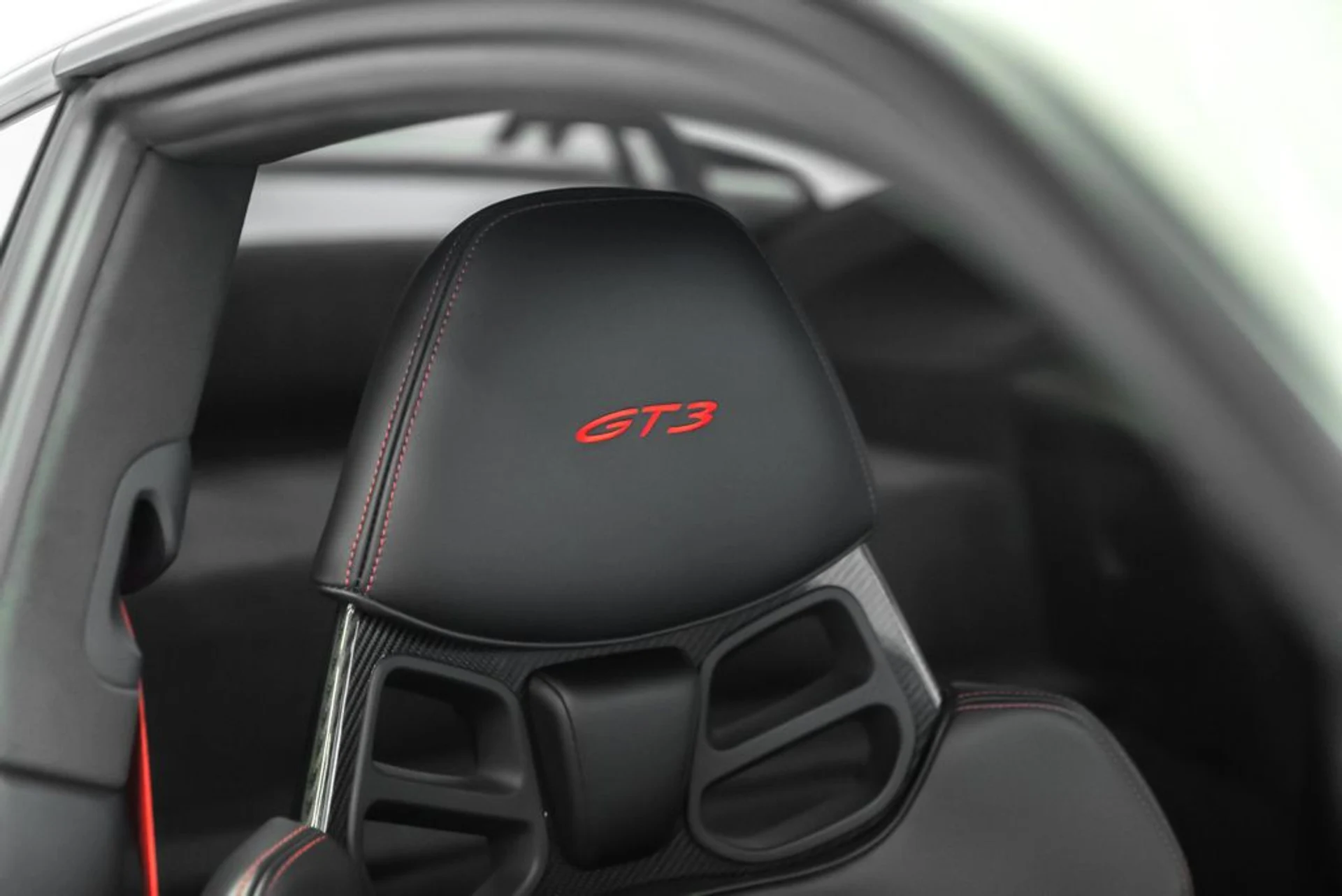 mph027_2892528661_porsche_911_2022_99e9c674f0