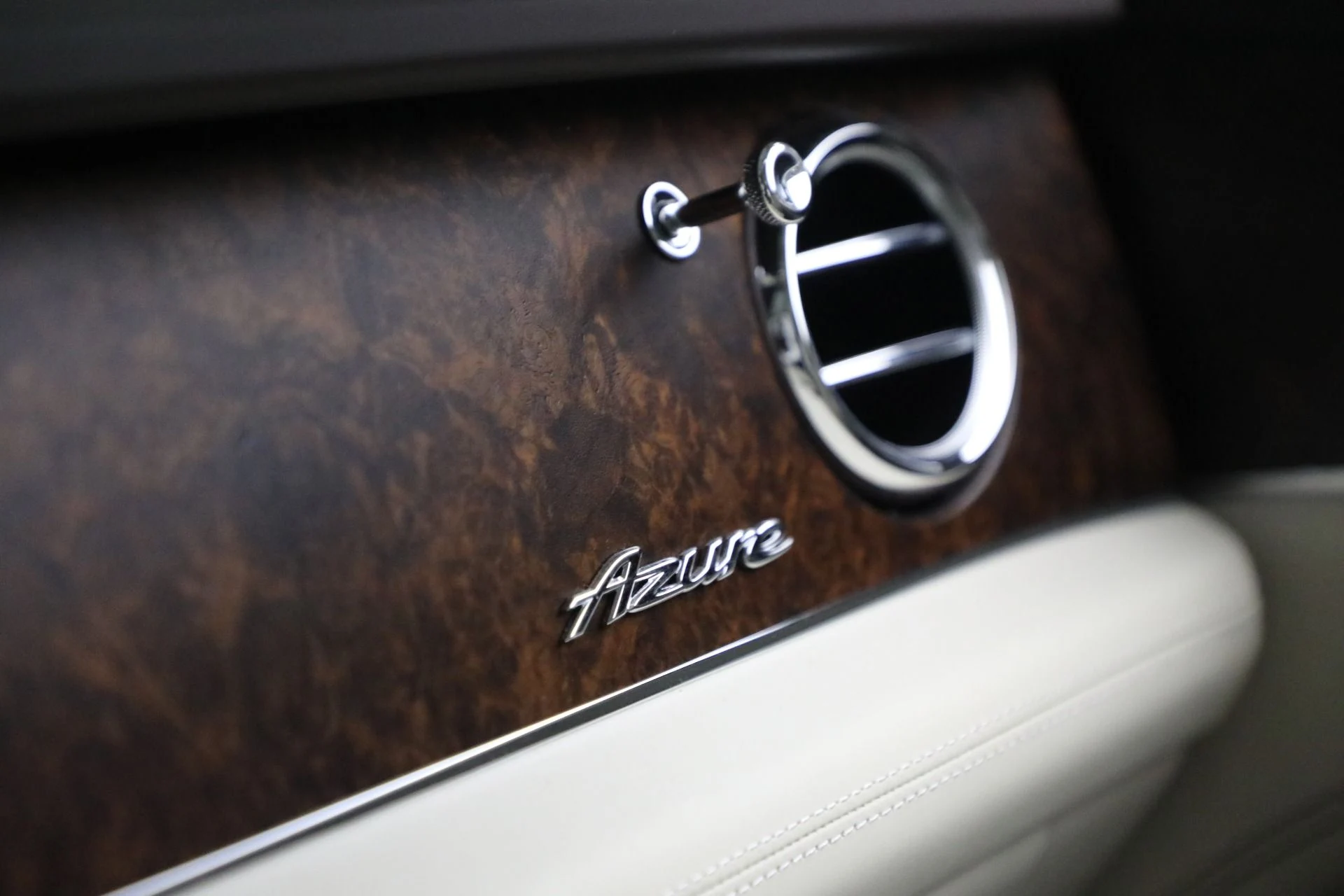 mph027_2897569017_Used_2024_Bentley_Bentayga_EWB_Azure_V8_49b015dd69