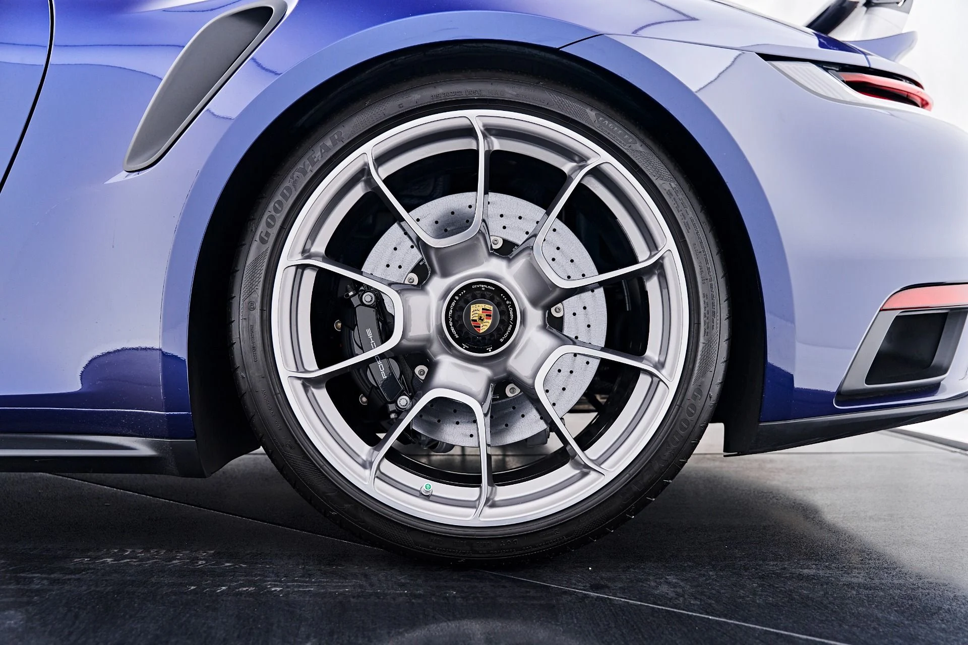mph027_290527537_Used_2024_Porsche_911_Turbo_S_1790299354_8e75eefd3f