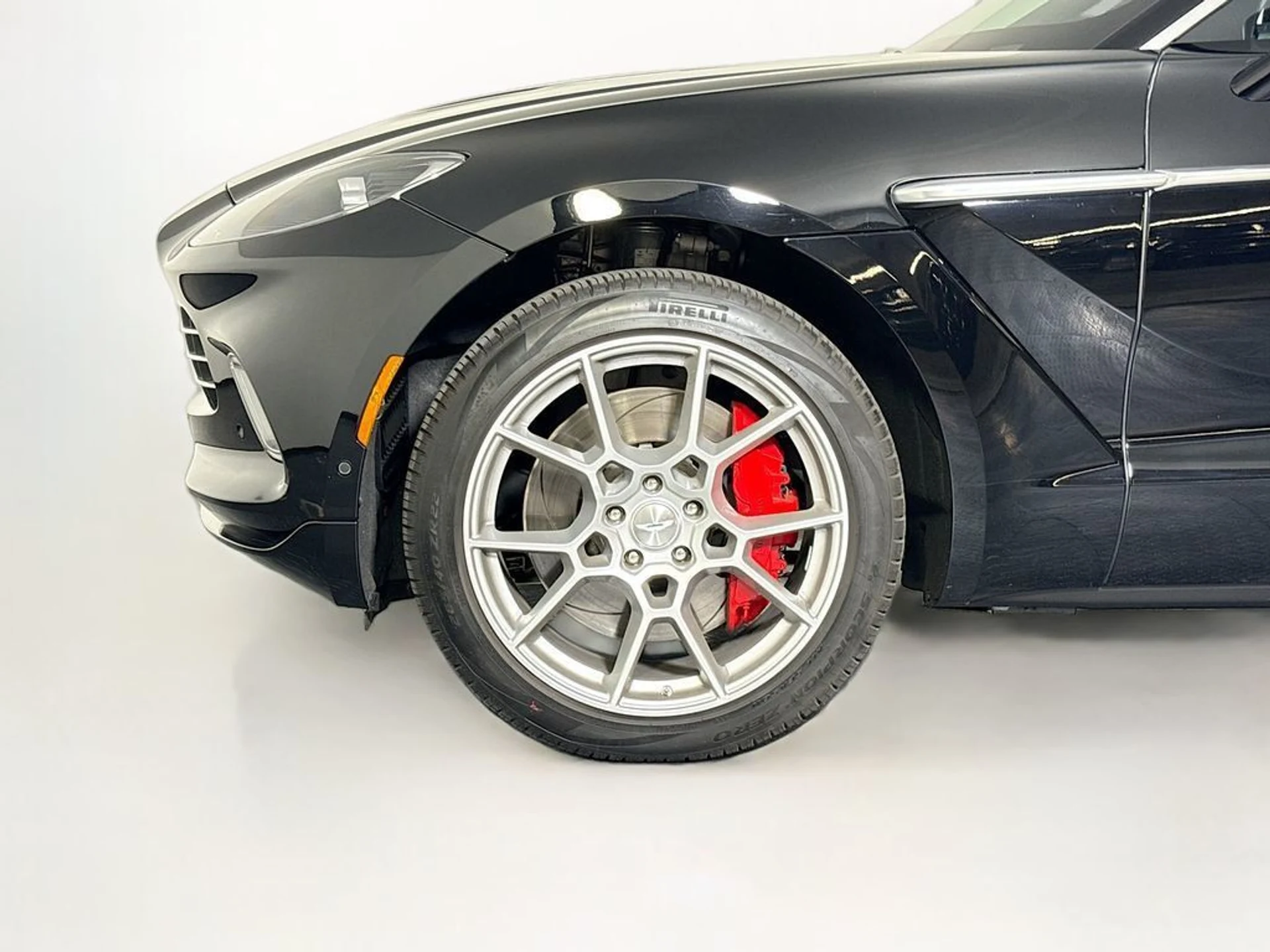 mph027_2912981660_used_2024_aston_martin_dbx_550_11350_23055053_28_1024_e2e4e84b06