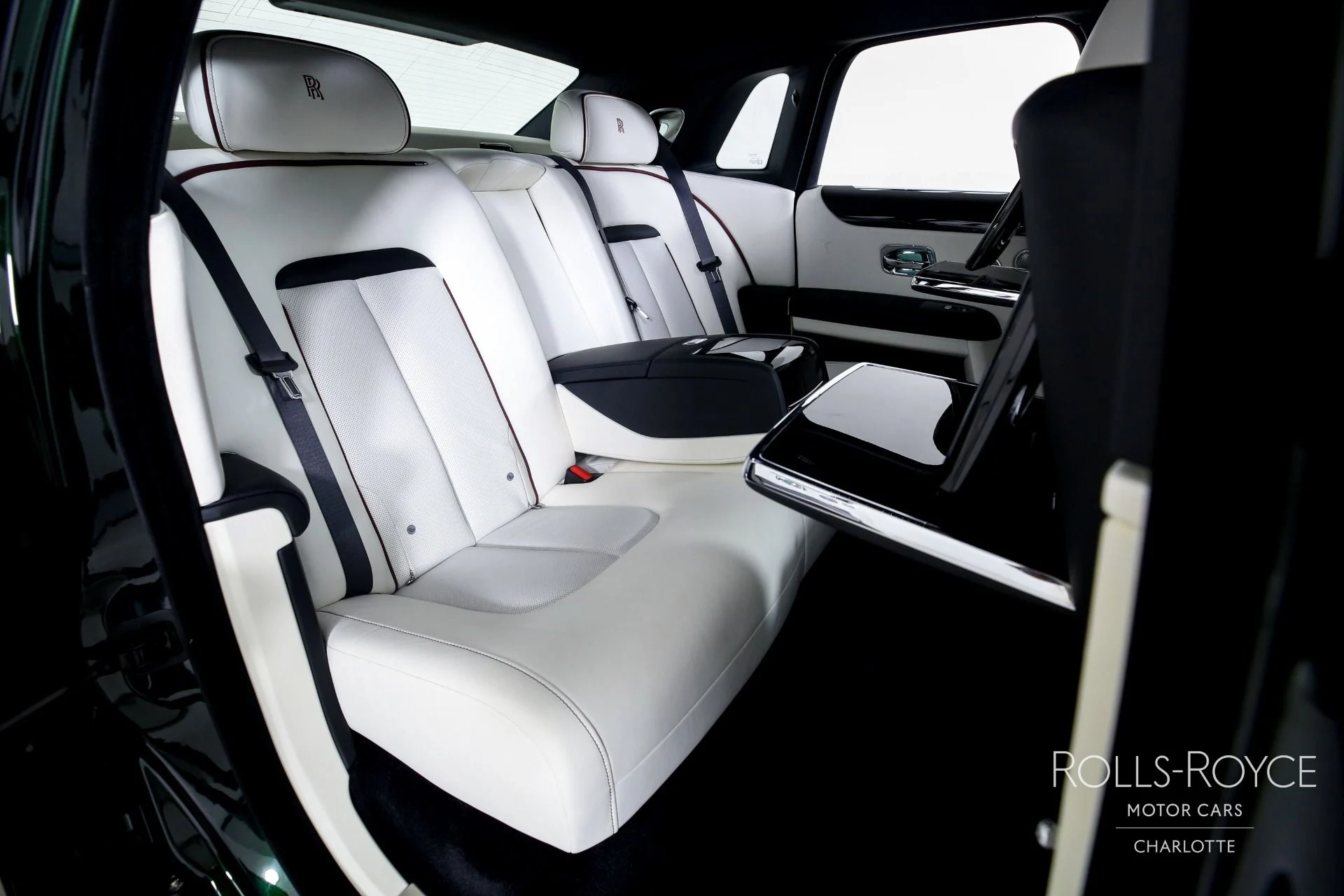 mph027_29159346_Used_2022_Rolls_Royce_Ghost_1688237023_170f0e070a