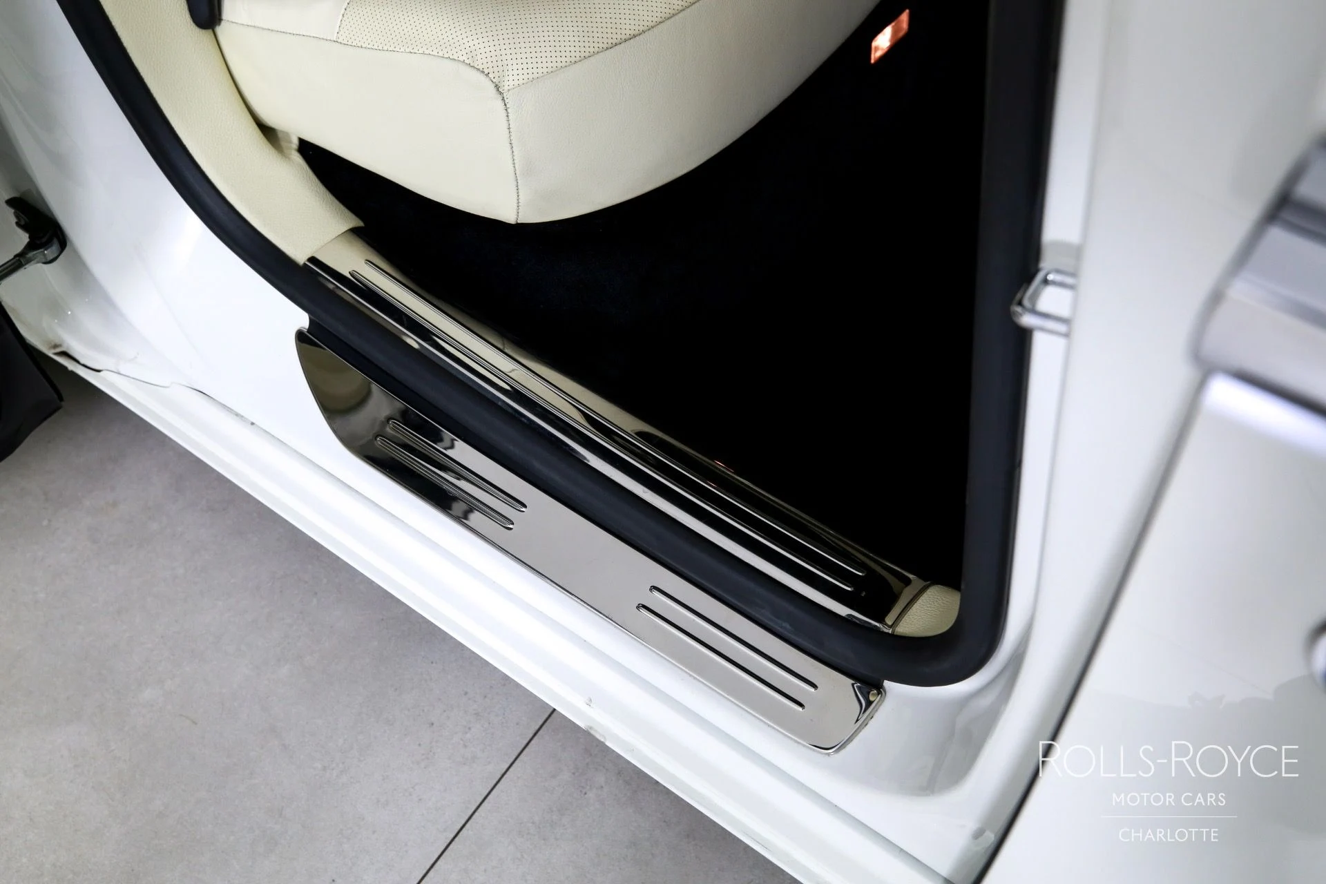 mph027_2923563900_Used_2012_Rolls_Royce_Ghost_1754583804_1f922758d6