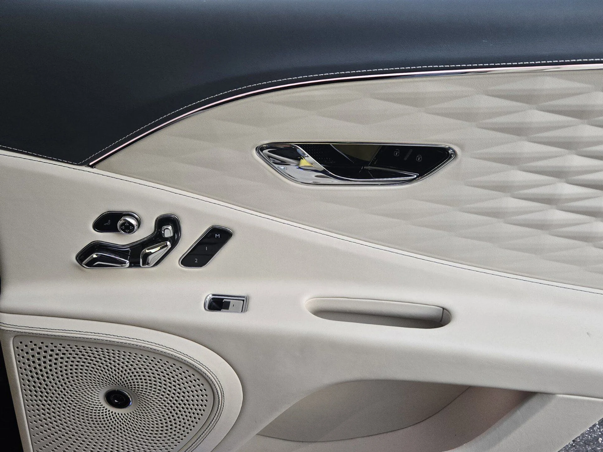 mph027_2929104015_c5f5ab6e993051e2afde86ebc0a70e02x_4045a39e46