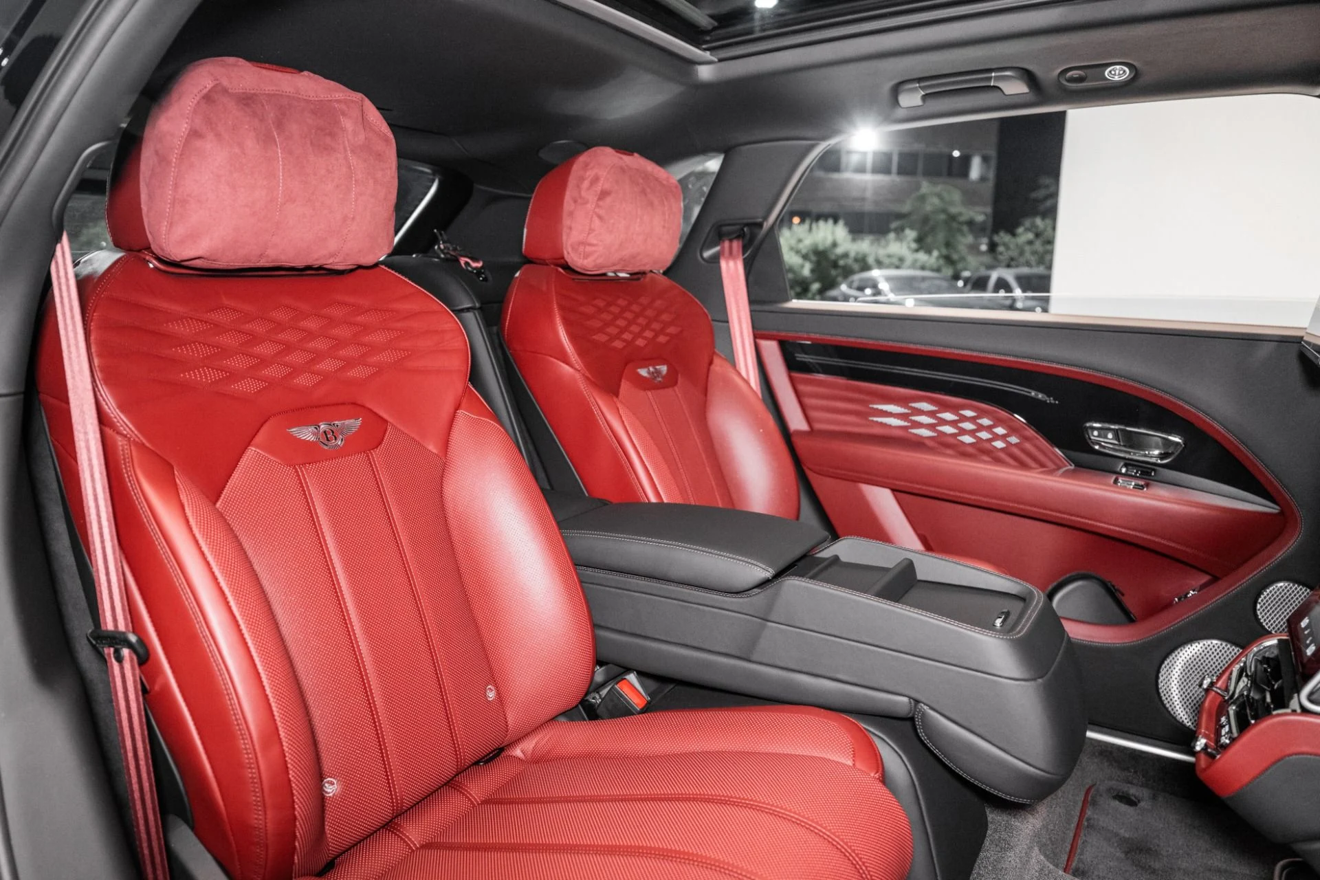 mph027_2933240219_New_2025_Bentley_BENTAYGA_EWB_AZURE_V8_Azure_V8_1749659689_2ca58ddd51