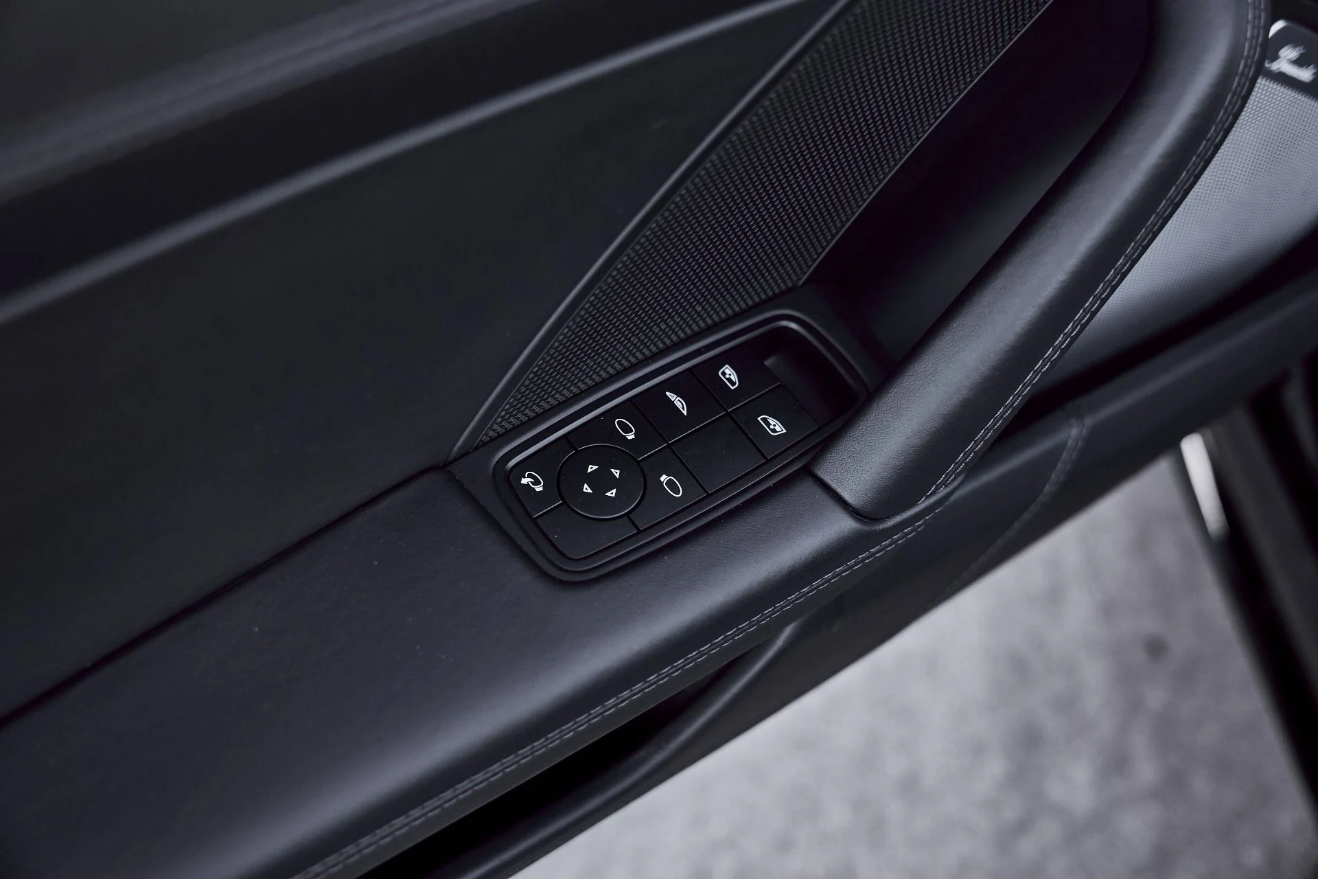 mph027_2934127498_Used_2022_Porsche_911_Turbo_S_1773939911_4d1167d00c