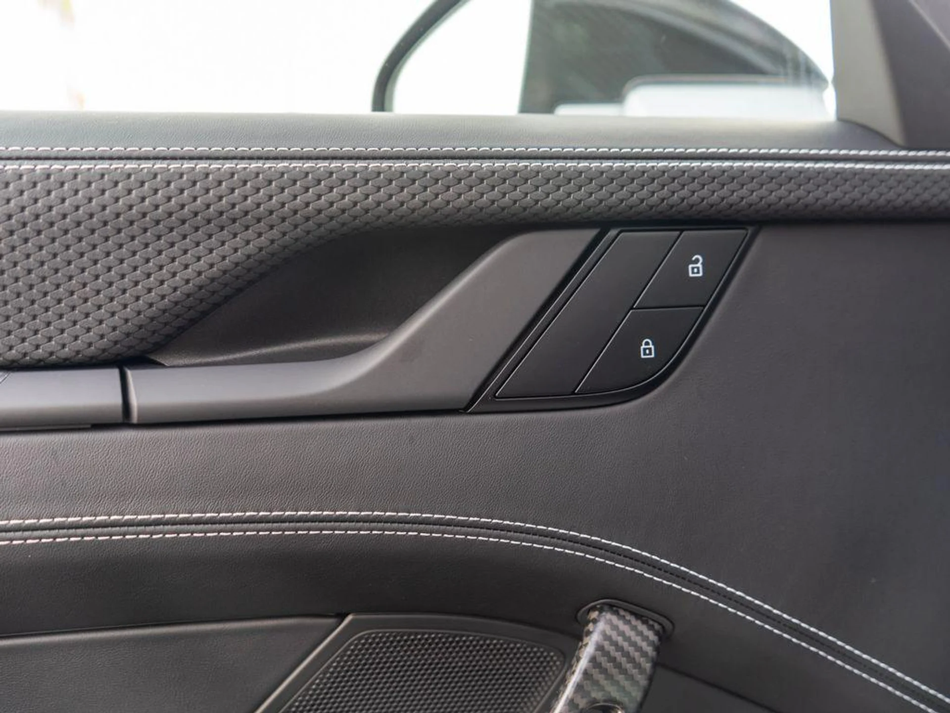 mph027_2941868070_k0_Nw913kd_M_Gndiooy_Ty_Em_Rq_R8_I_76d979b926