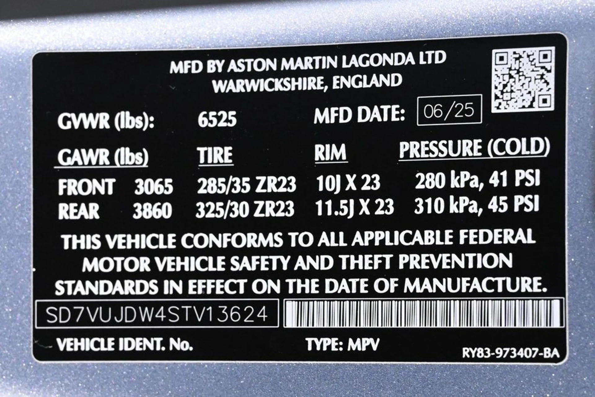 mph027_2943003507_new_2025_aston_martin_dbx_707awd_11350_22933621_27_1024_79fdddcb5c