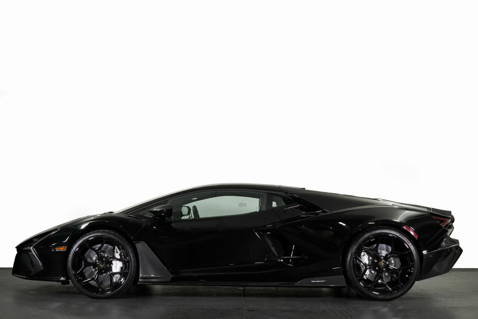 mph027_2944149570_New_2026_Lamborghini_Revuelto_1776293855_aad5f8b782