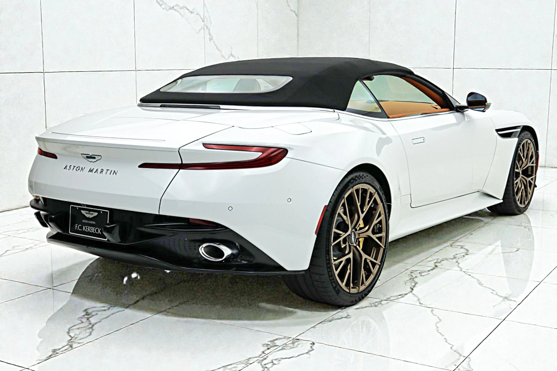 mph027_2952029686_New_2026_Aston_Martin_DB_12_Volante_904e549873