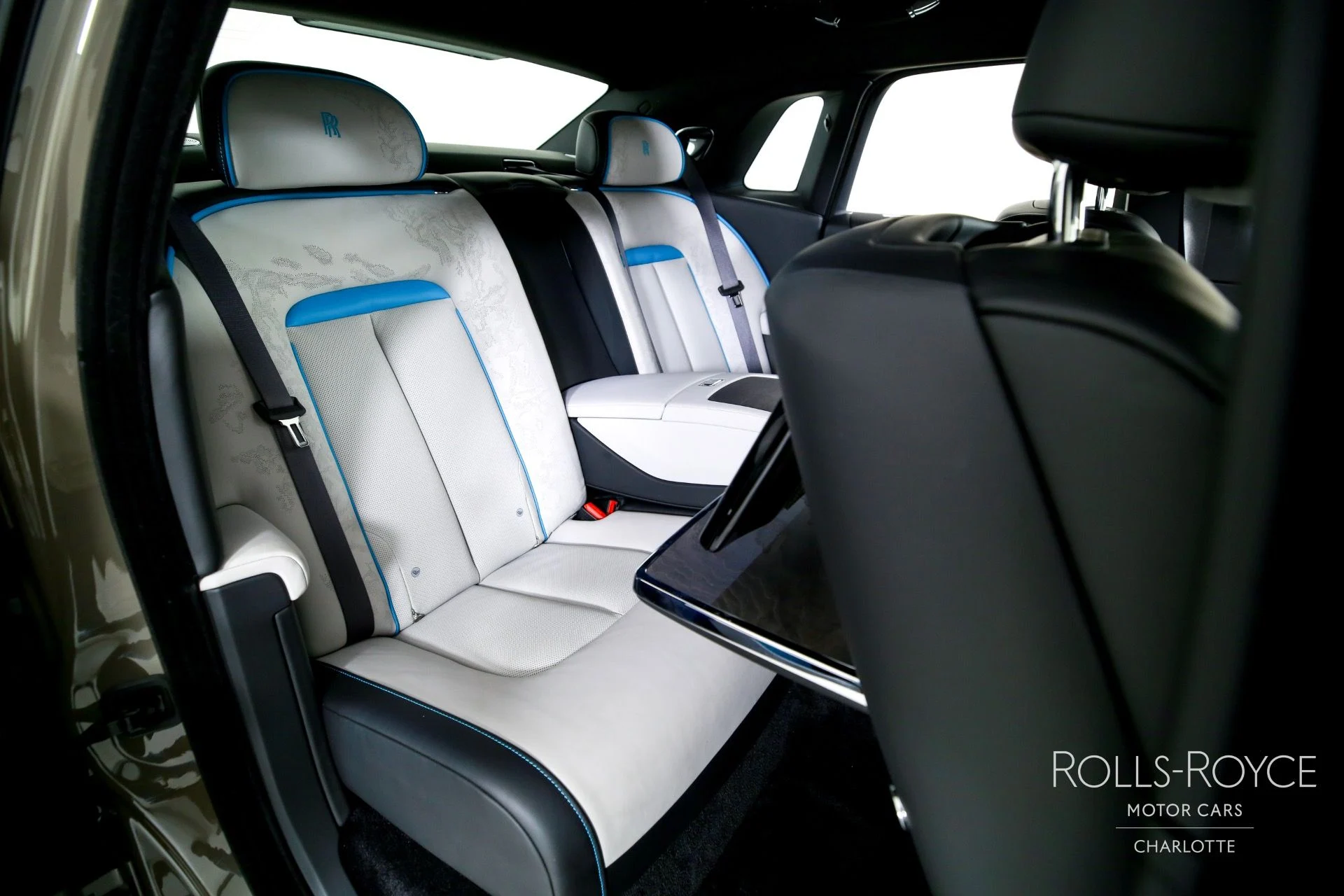 mph027_2956780561_Used_2025_Rolls_Royce_Ghost_1759510962_ca783d4637