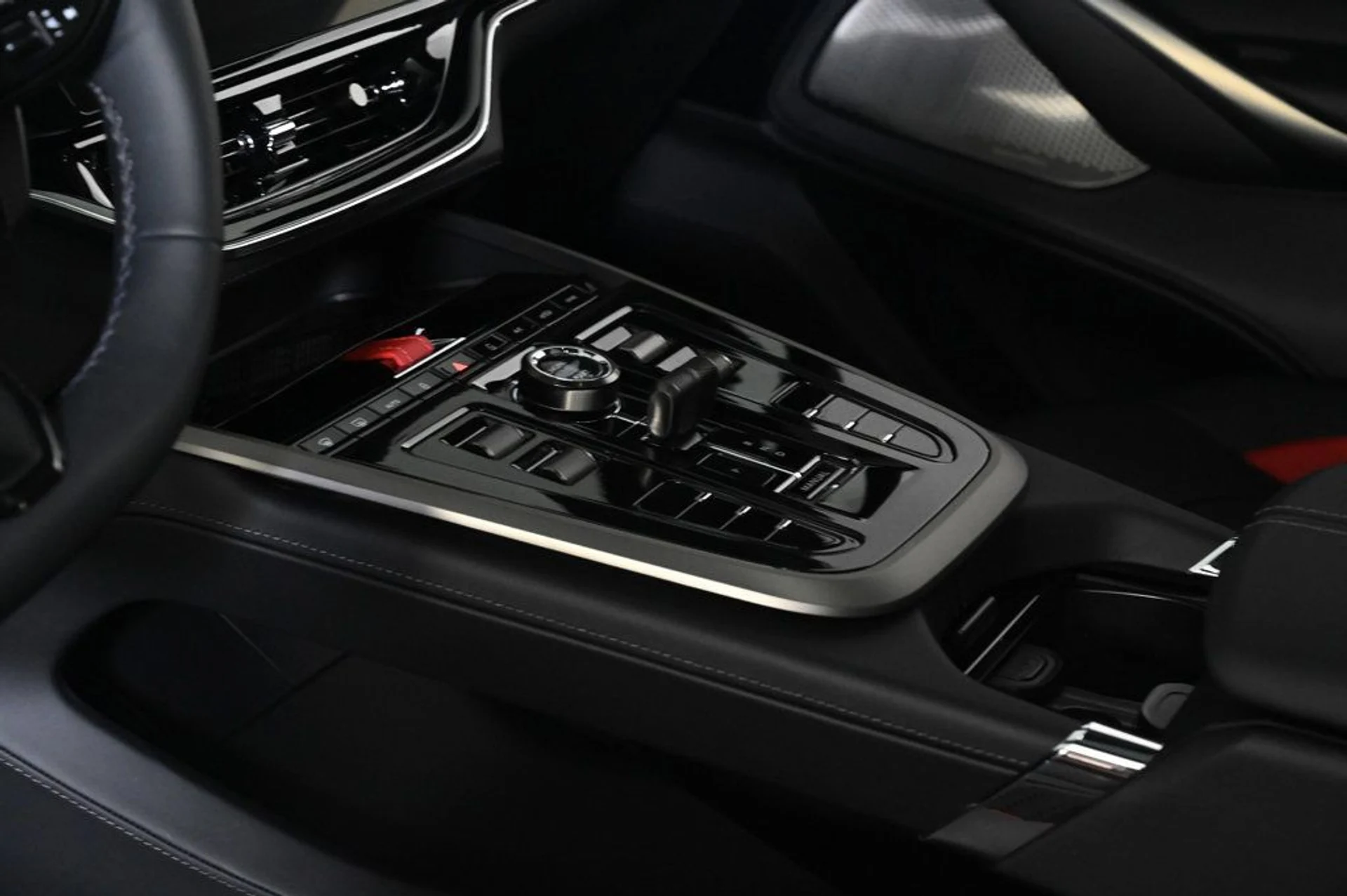 mph027_2964211229_new_2026_aston_martin_dbx_sawd_11350_22961670_27_1024_bc3db07a2d