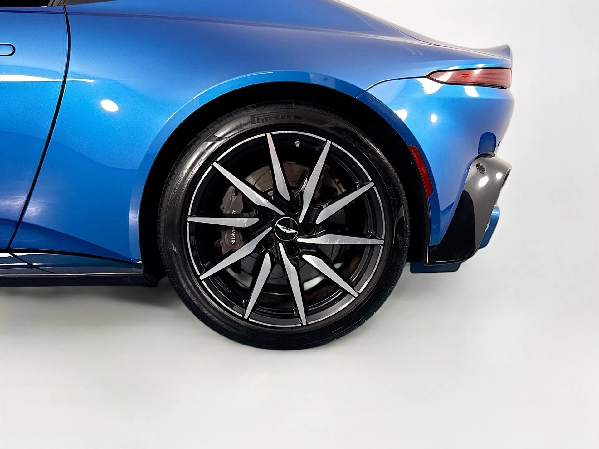 mph027_2967791272_Used_2019_Aston_Martin_Vantage_1784071676_80ed657ce9