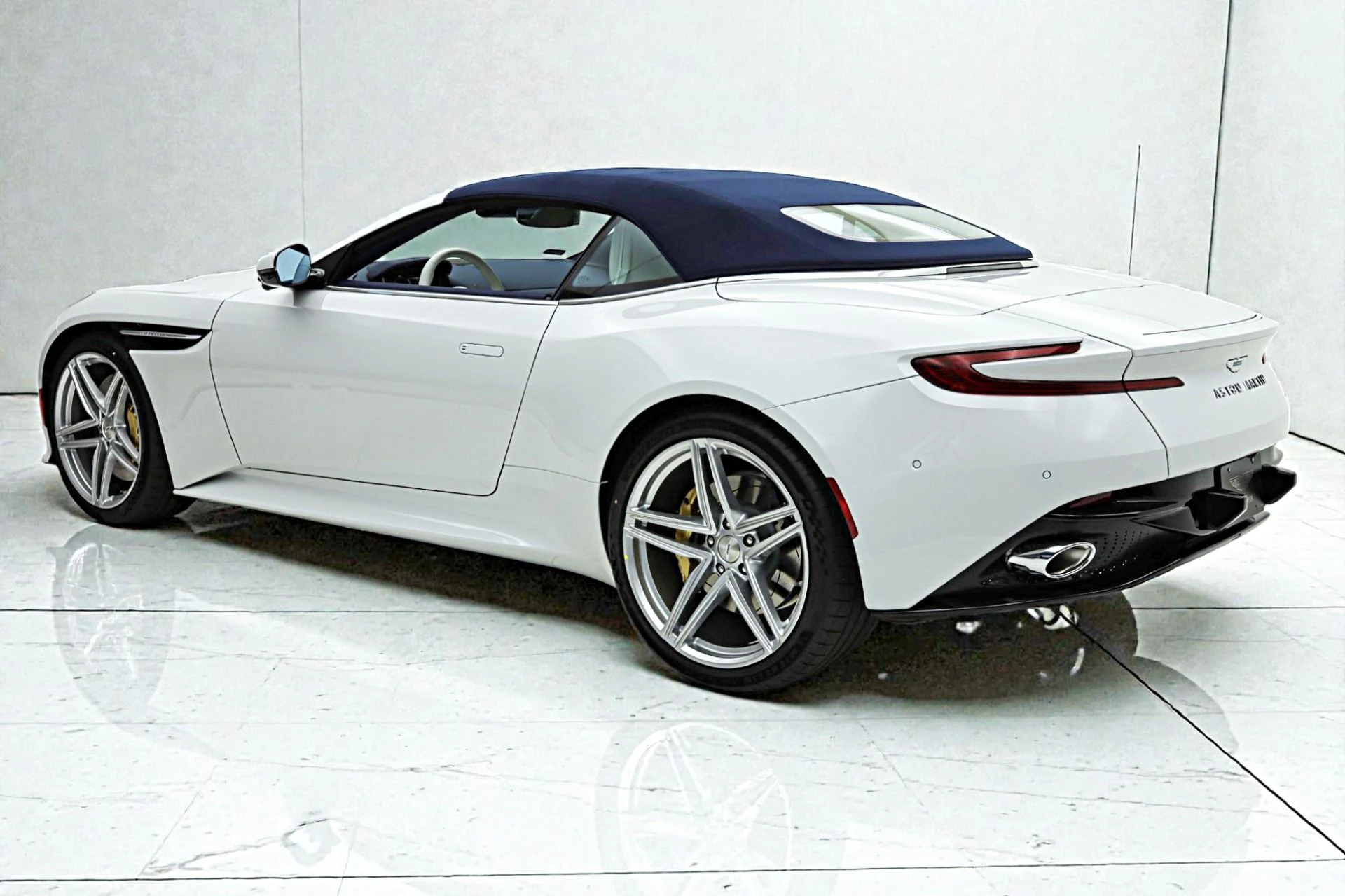 mph027_2973058247_Used_2026_Aston_Martin_DB_12_Volante_9b096b5852