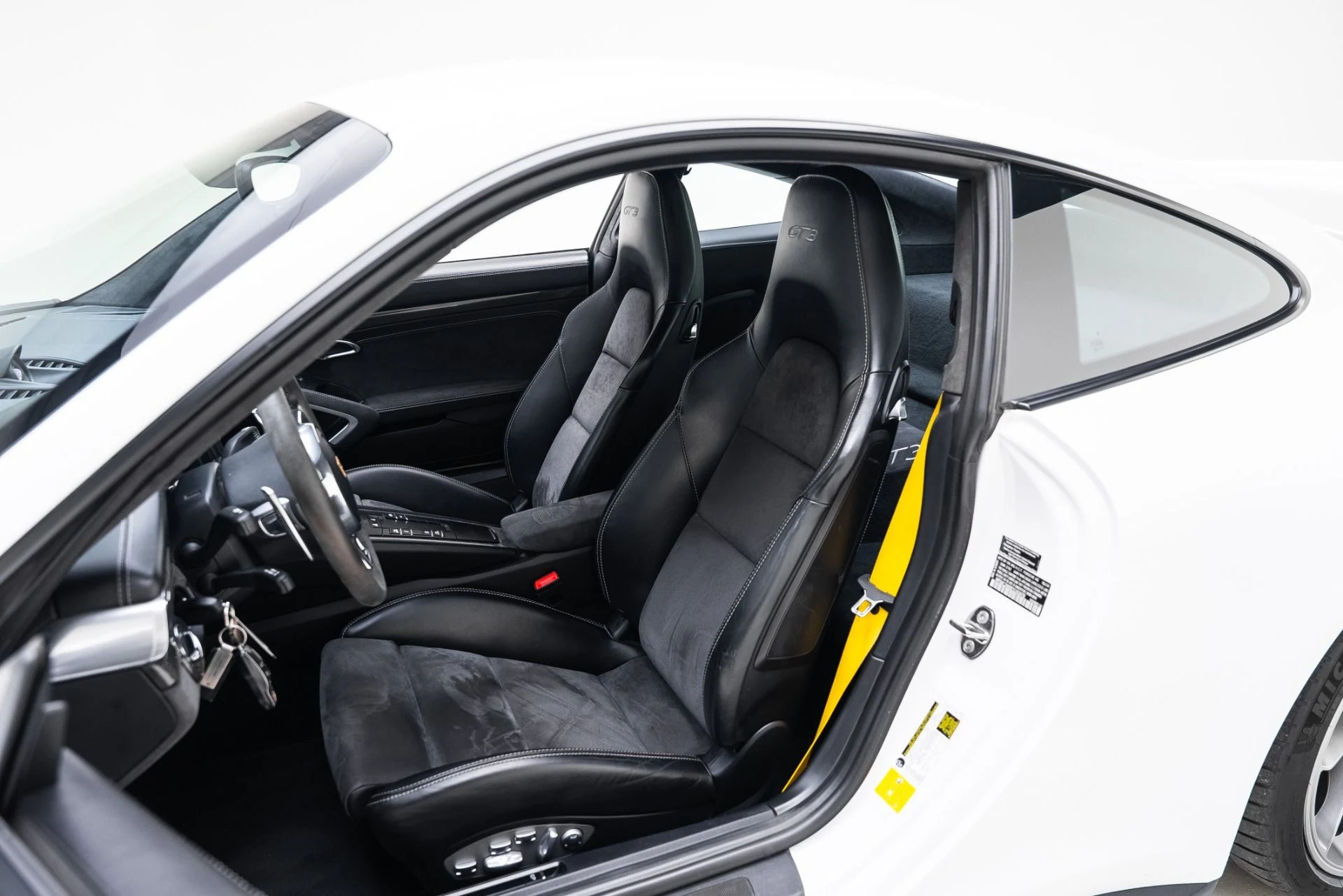 mph027_2975492941_Used_2014_Porsche_911_GT_3_1767824099_7dd9e33f48