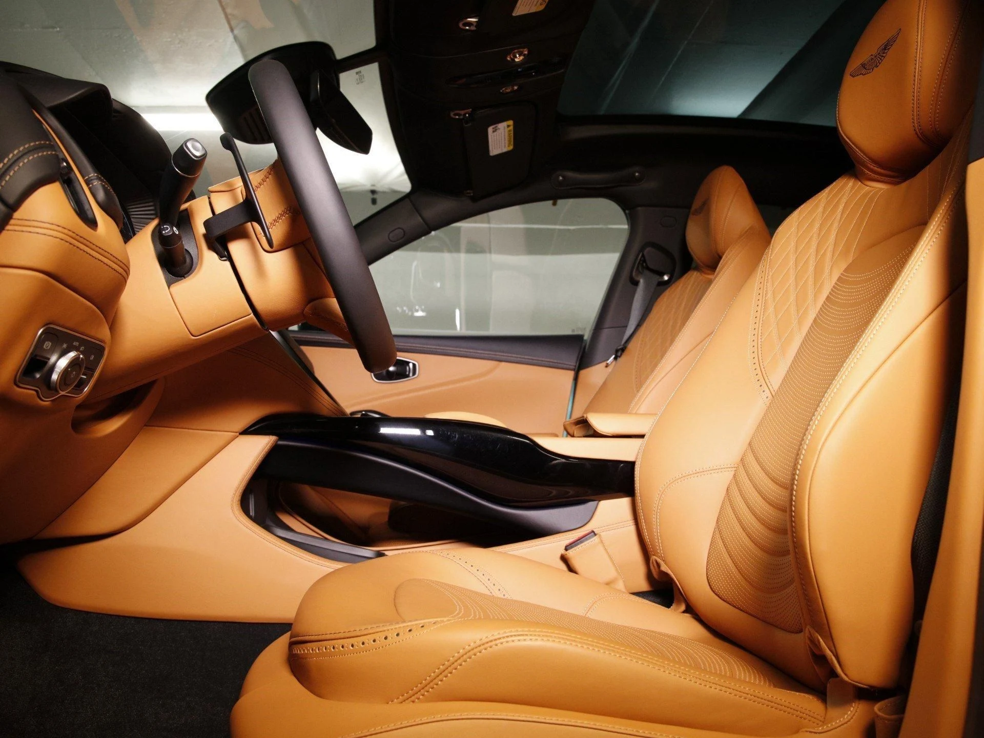 mph027_2985913951_Used_2024_Aston_Martin_DBX_707_1710413877_6a10481af8