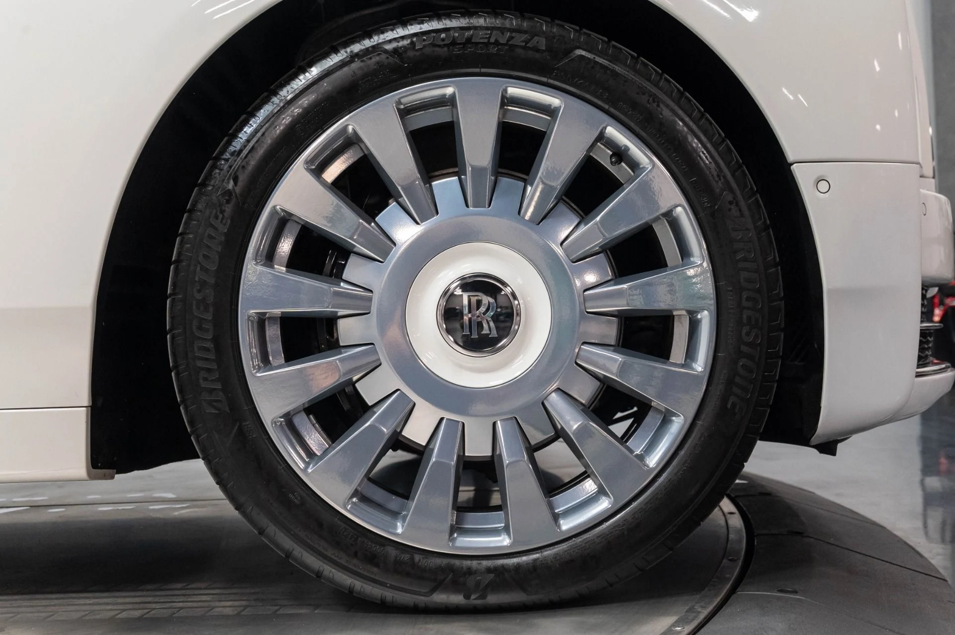 mph027_2990209615_Used_2019_Rolls_Royce_Phantom_1784063951_0f35e5dcdb
