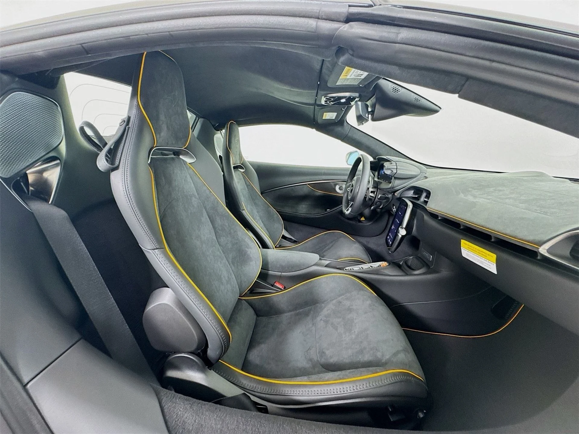 mph027_300049239_48a3b7241ec7d04fb54842664b36353bx_932b16c28a