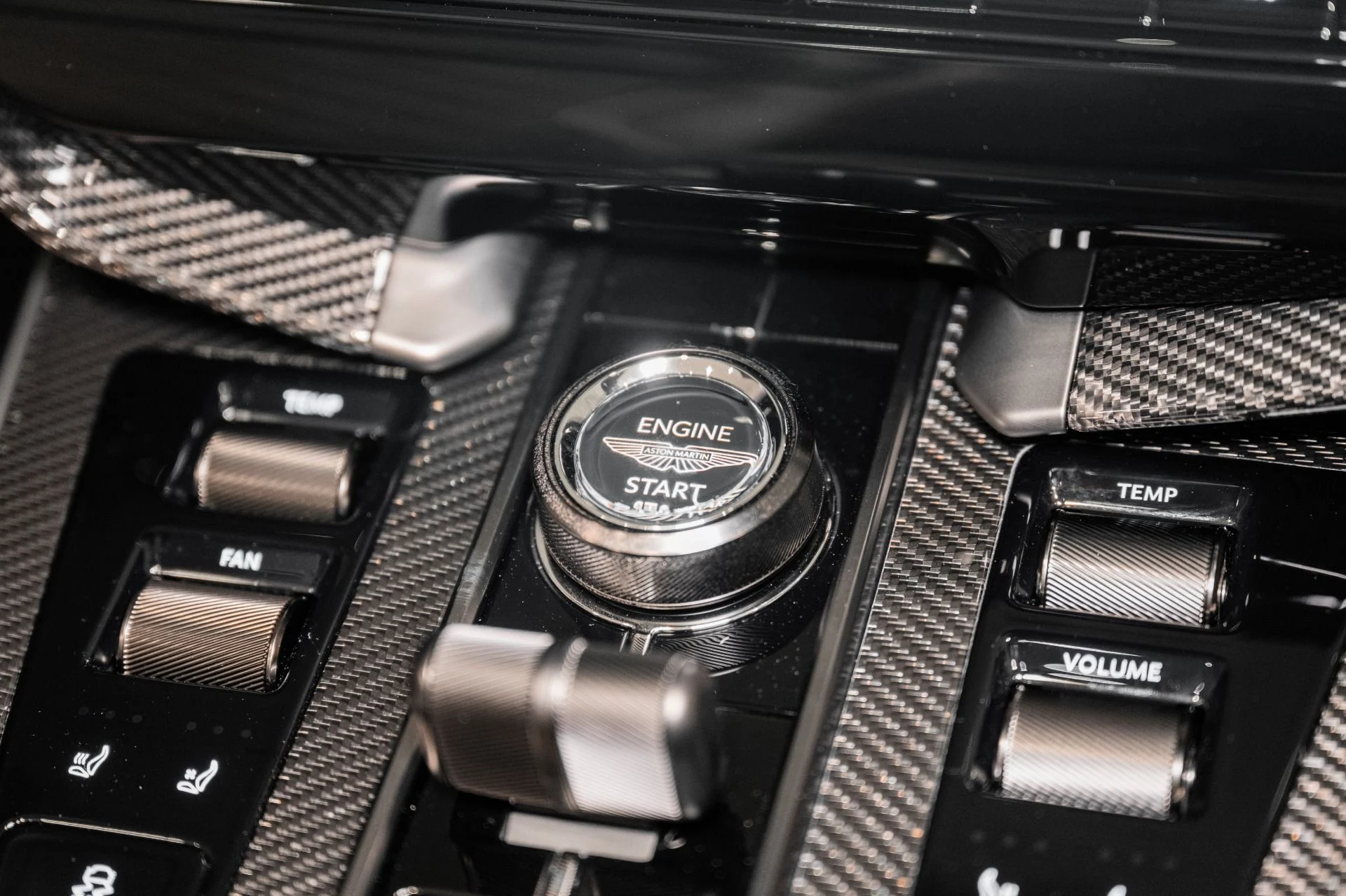 mph027_3006729263_New_2026_Aston_Martin_Vanquish_Volante_1783526001_92515015d3