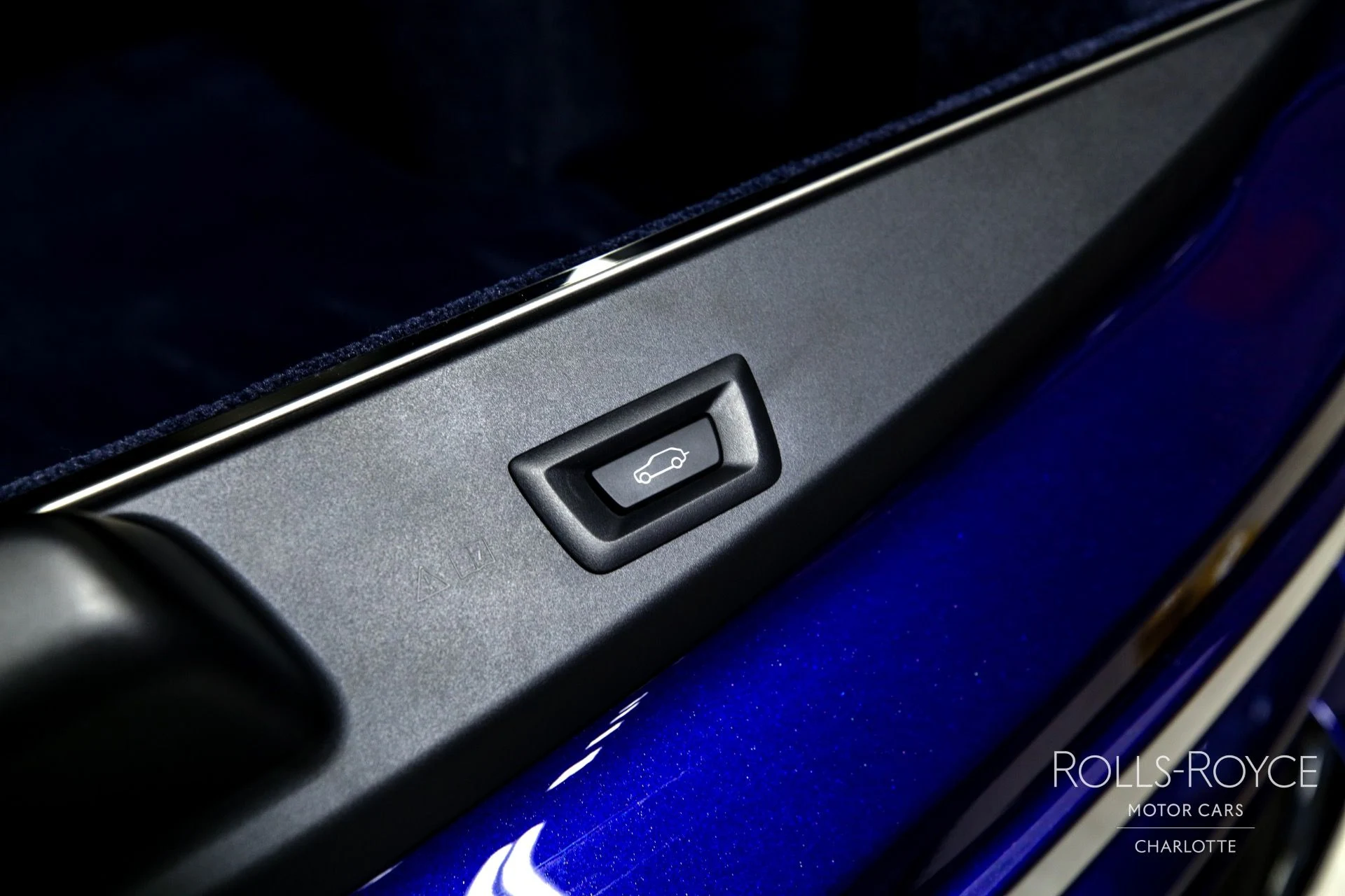 mph027_3008379123_Used_2024_Rolls_Royce_Black_Badge_Cullinan_BLUE_SHADOW_1726069494_8b60caca89