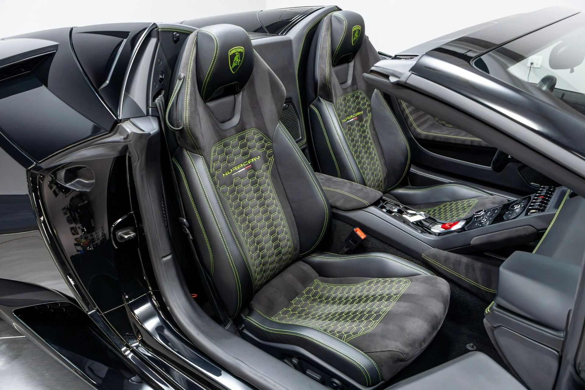 mph027_3011037942_Used_2017_Lamborghini_Huracan_1775865662_b9426f4695