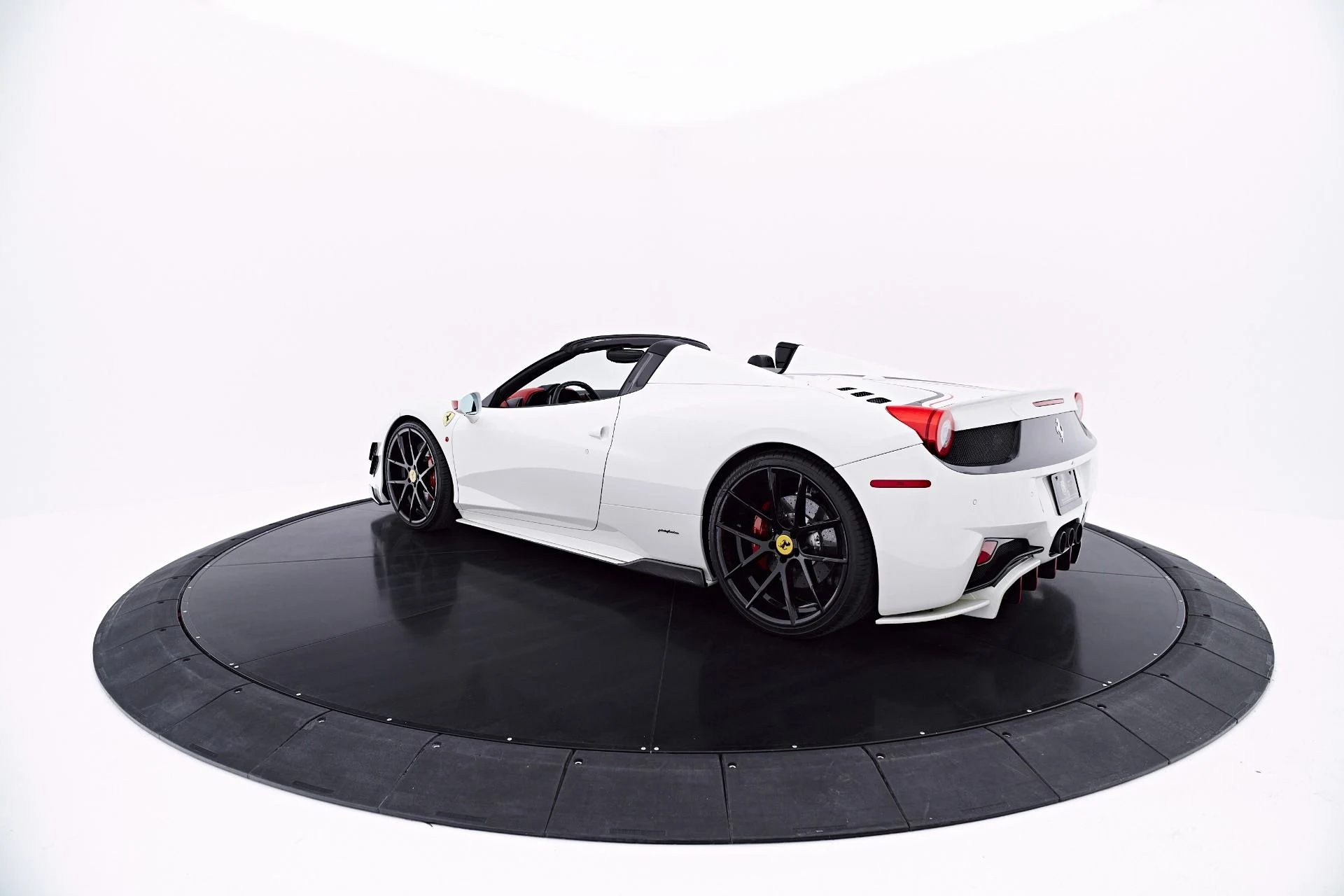 mph027_301793000_Used_2014_Ferrari_458_Spider_Base_1781828205_65e2d4af2d