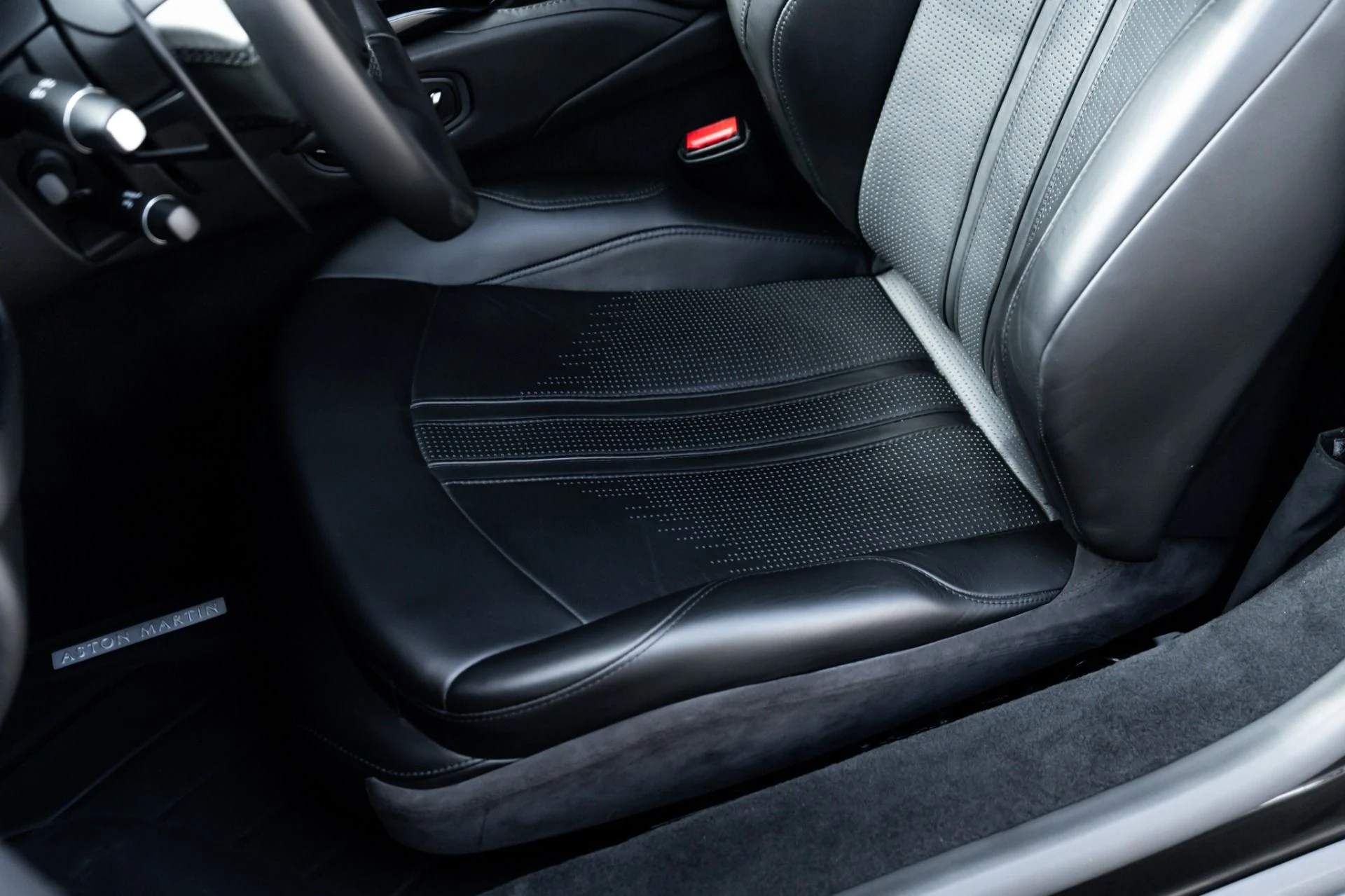 mph027_3022573368_Used_2019_Aston_Martin_Vantage_1789496200_0af11f2bc2