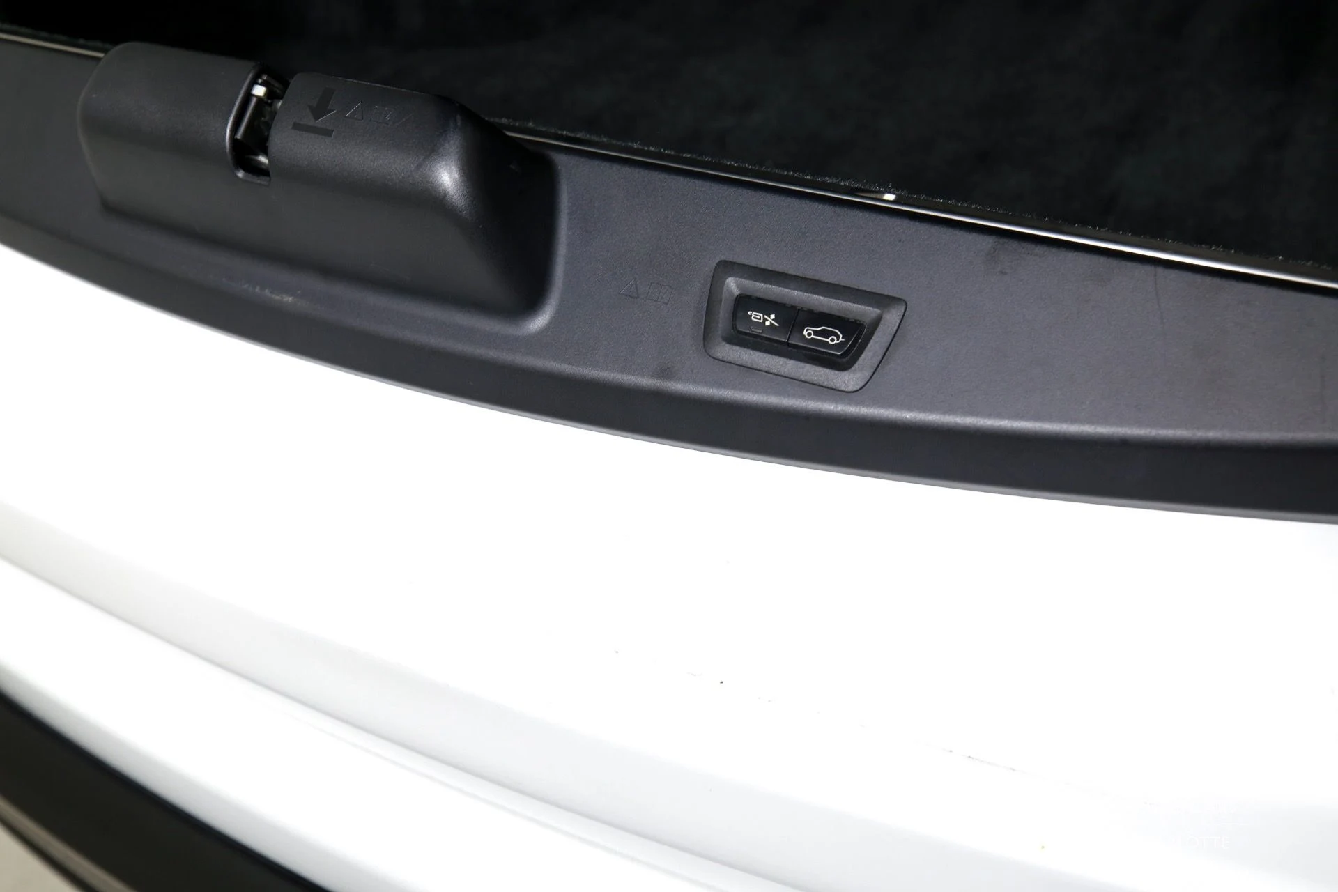 mph027_302327122_Used_2019_Rolls_Royce_Cullinan_1753469692_788663d93c